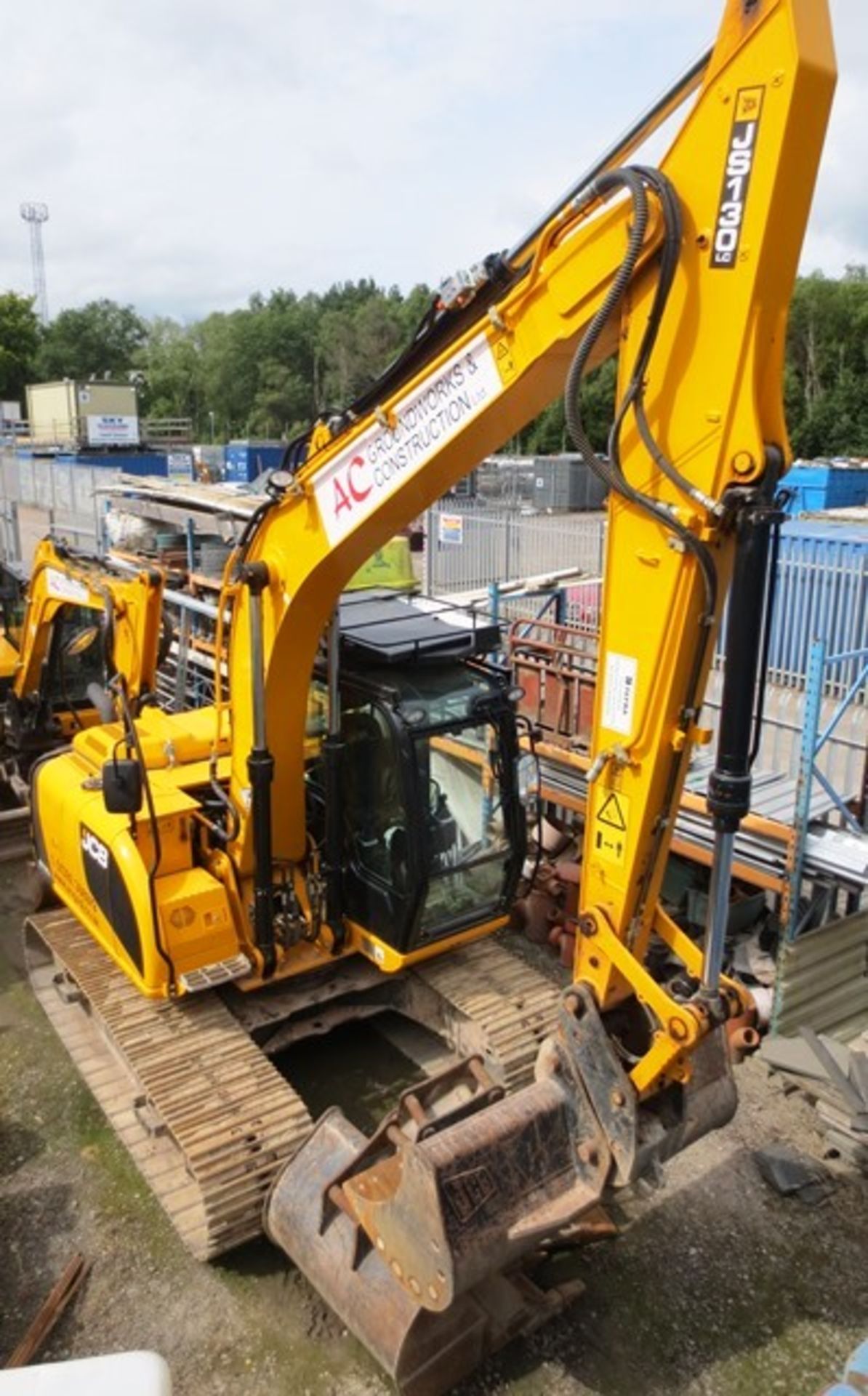 JCB JS130LC T4i IIIB steel tracked hydraulic excavator, product ID No: JCBJS13EVO2134453 (2014),