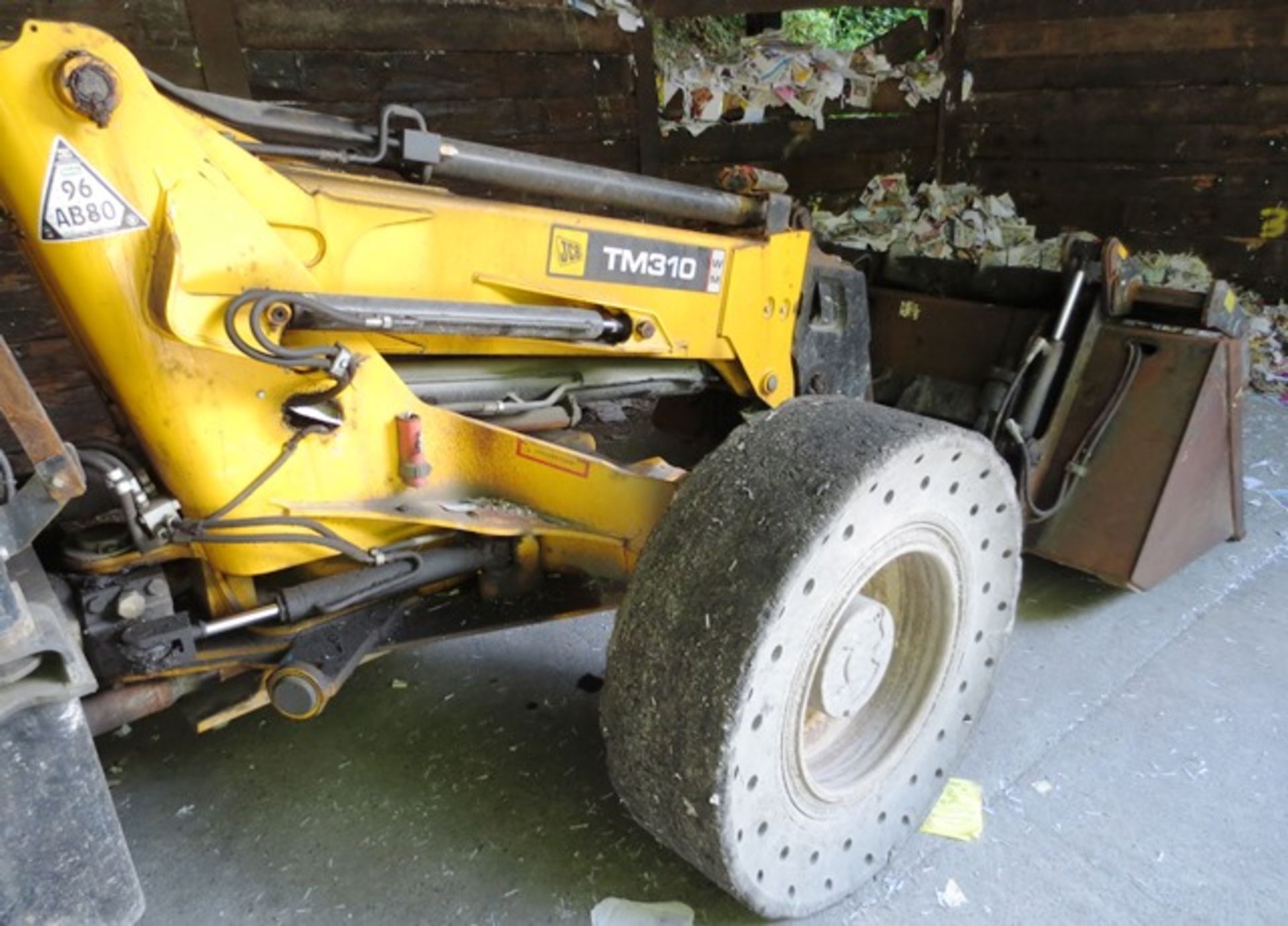 JCB TM 310 Wastemaster articulated 4 WD loading shovel, serial no. JCB310T0V01315679 (2010) recorded - Image 6 of 17