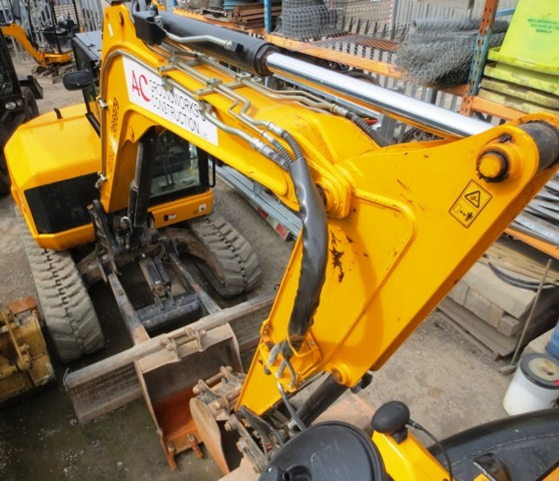 JCB 86C-1 rubber tracked midi hydraulic excavator with front dozer, product ID No: JCB086C1A02249723 - Image 2 of 19