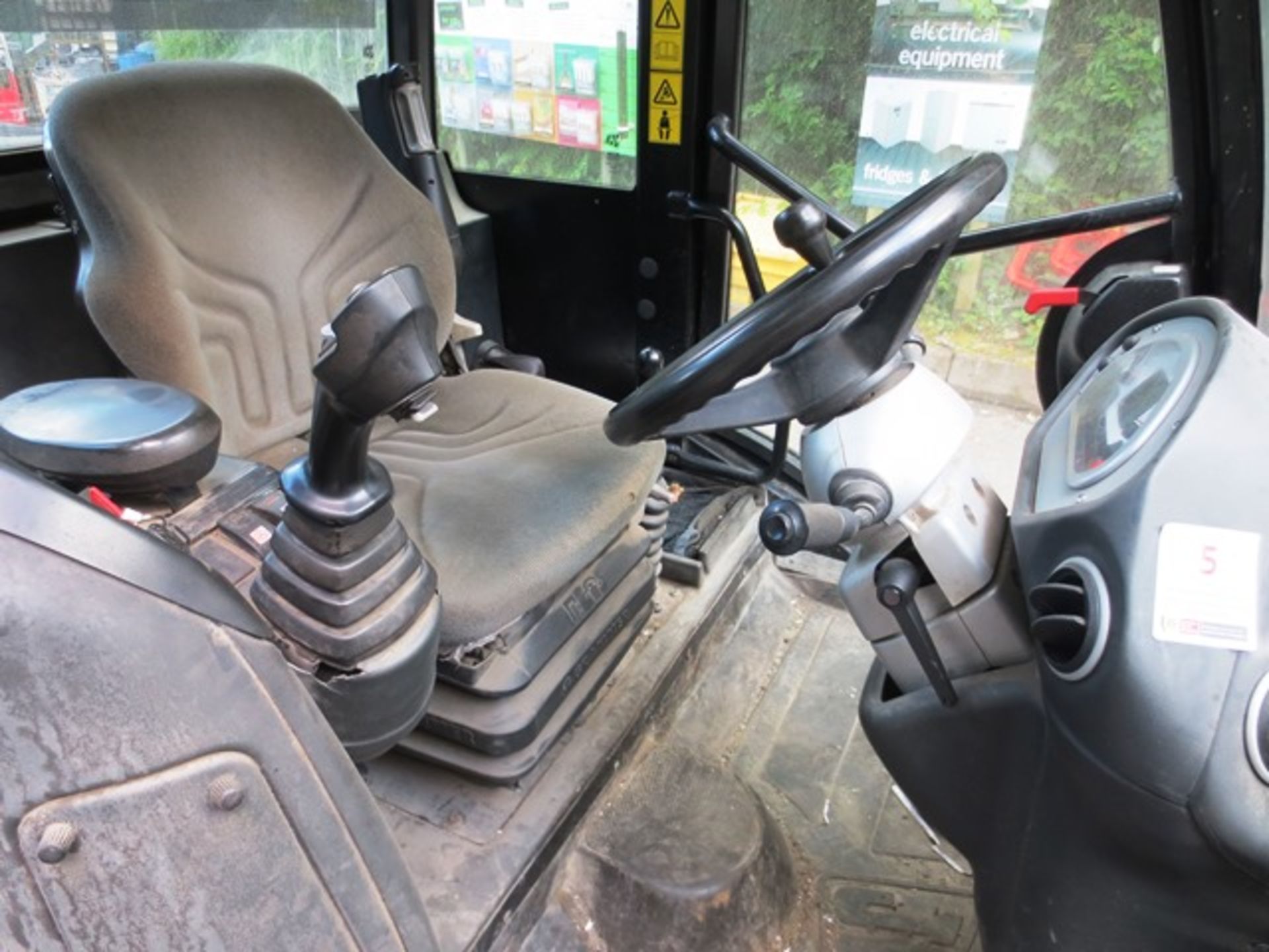 JCB TM 310 Wastemaster articulated 4 WD loading shovel, serial no. JCB310T0V01315679 (2010) recorded - Image 13 of 17