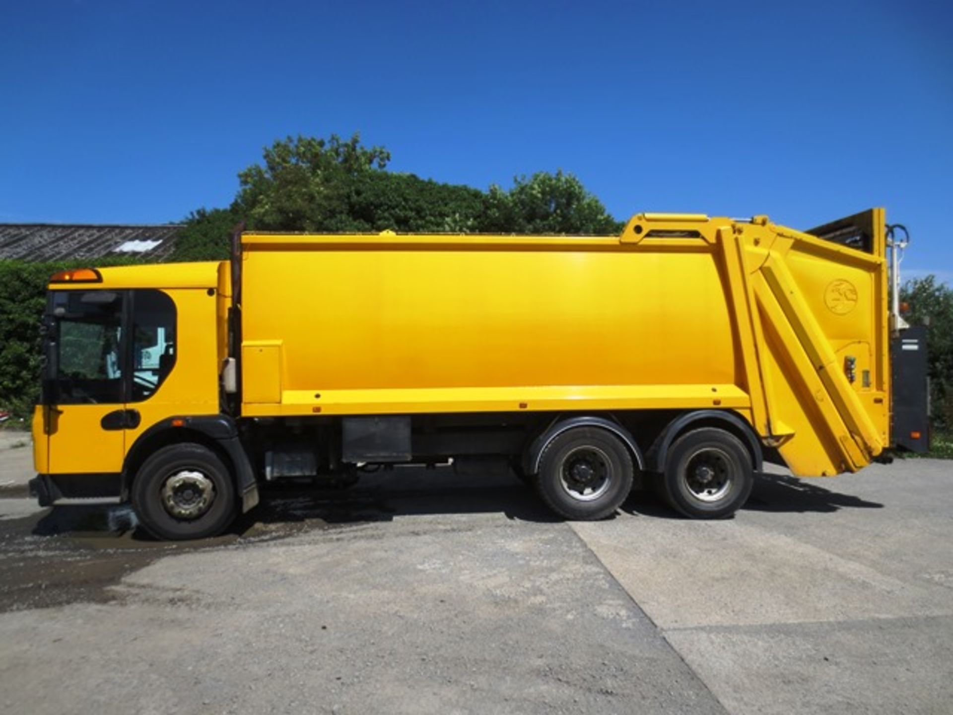 Dennis Elite 26 ton refuse collection vehicle, fitted Dennis Eagle body, type PHZ23W, serial no. - Image 13 of 25