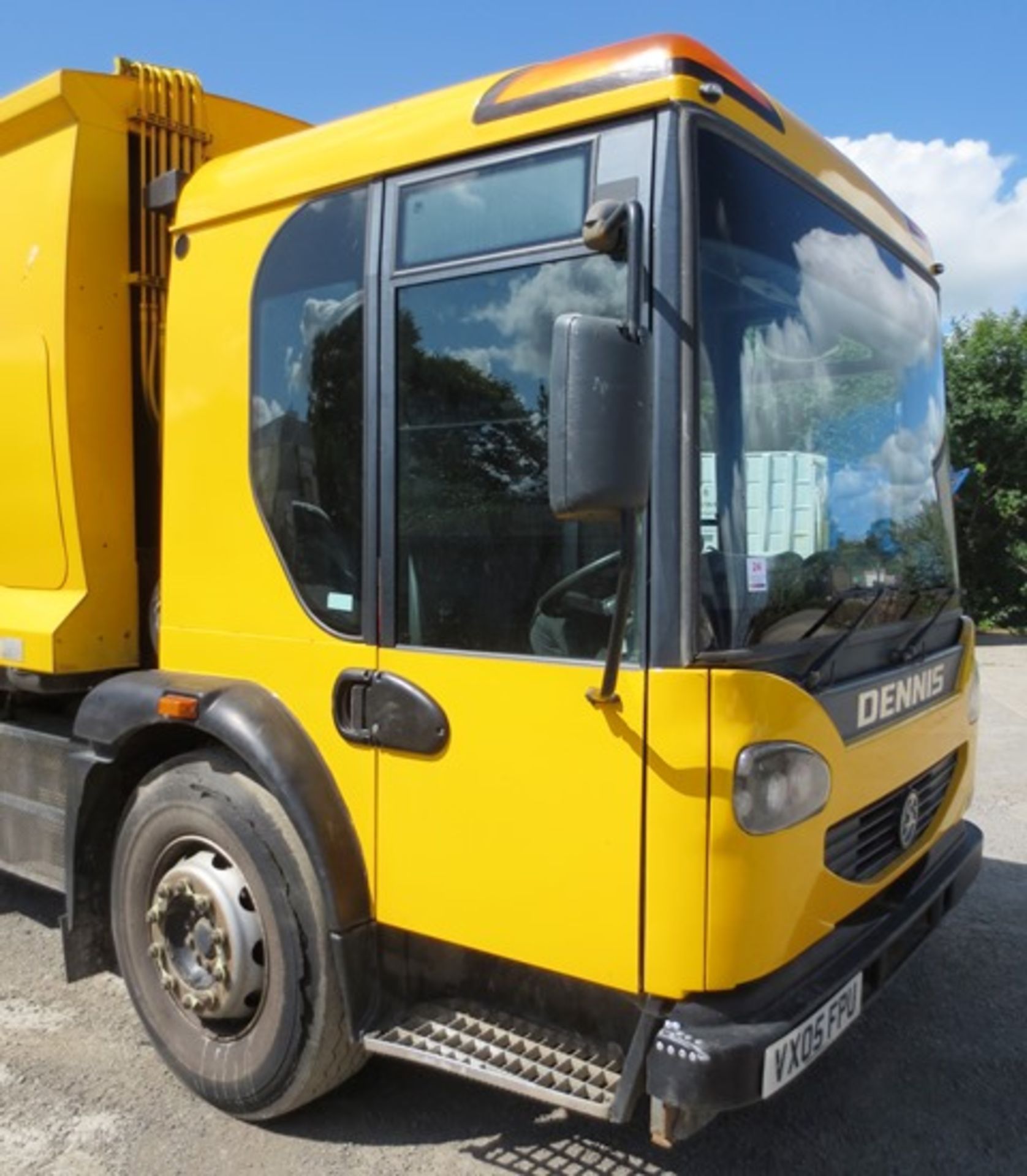 Dennis Elite 26 ton refuse collection vehicle, fitted Dennis Eagle body, type PHZ23W, serial no. - Image 2 of 25