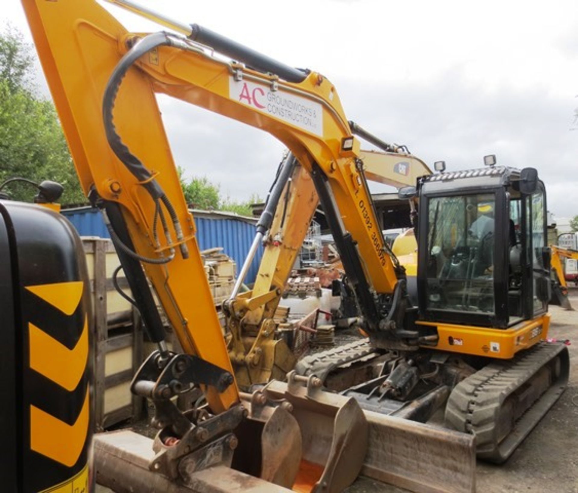 JCB 86C-1 rubber tracked midi hydraulic excavator with front dozer, product ID No: JCB086C1A02249723 - Image 5 of 19