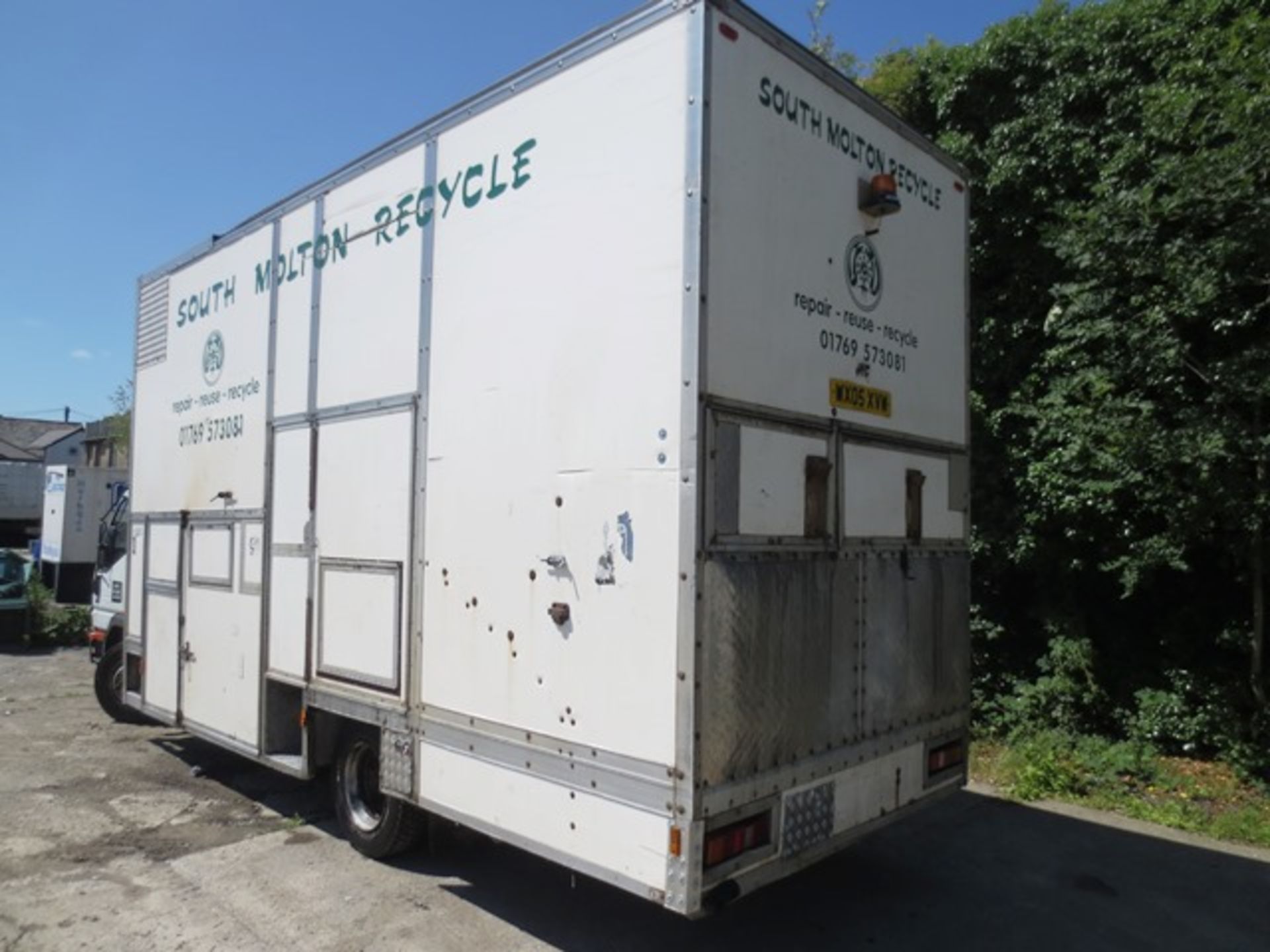 Mitsubishi Canter 75 kerbside recycling truck, 5.5m (approx) body, reg no: WX05 XVW (2005), Recorded - Image 8 of 18