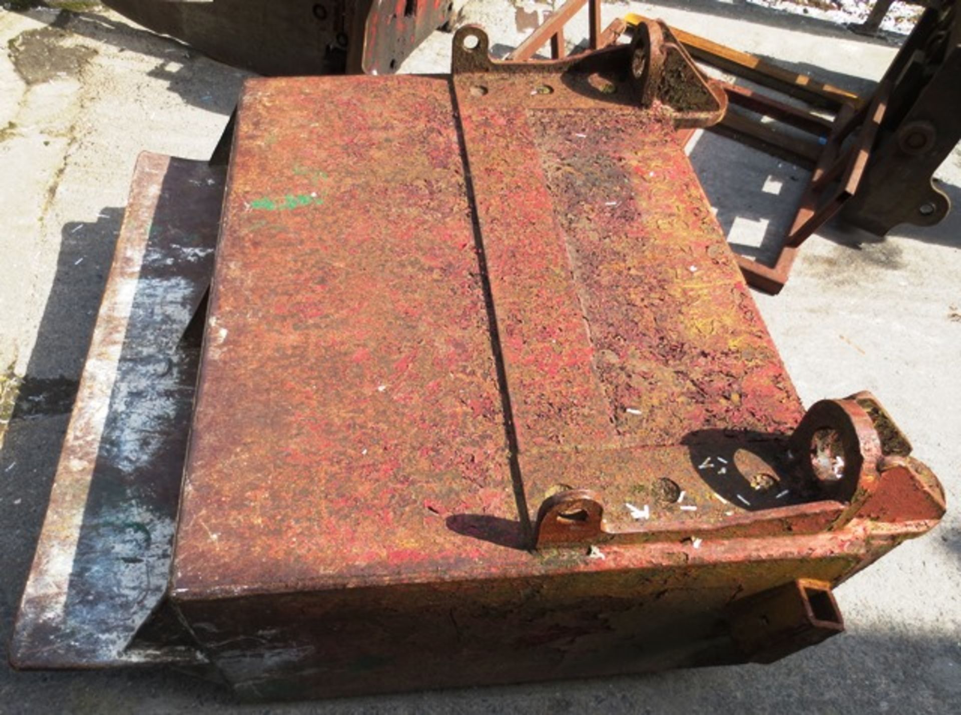 Machine weight block, 1300 x 950 x 460mm (located Maclins Quarry, Station Road, South Molton, EX36 - Image 3 of 3