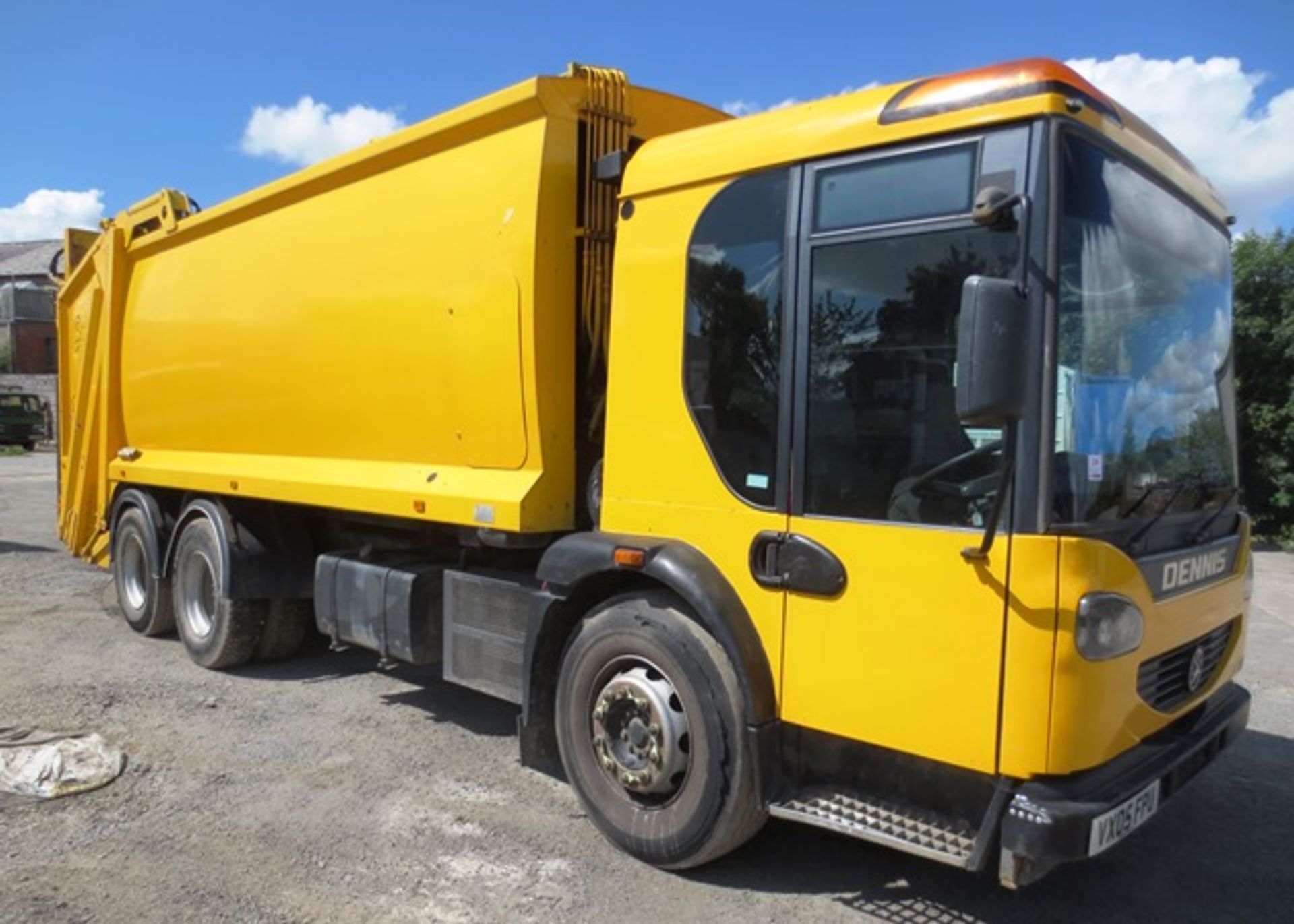 Dennis Elite 26 ton refuse collection vehicle, fitted Dennis Eagle body, type PHZ23W, serial no.