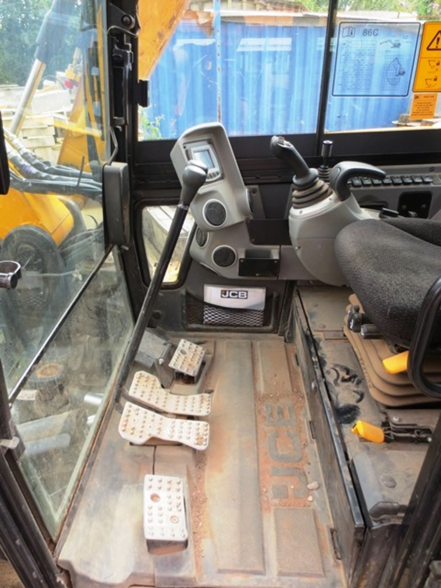 JCB 86C-1 rubber tracked midi hydraulic excavator with front dozer, product ID No: JCB086C1A02249723 - Image 15 of 19