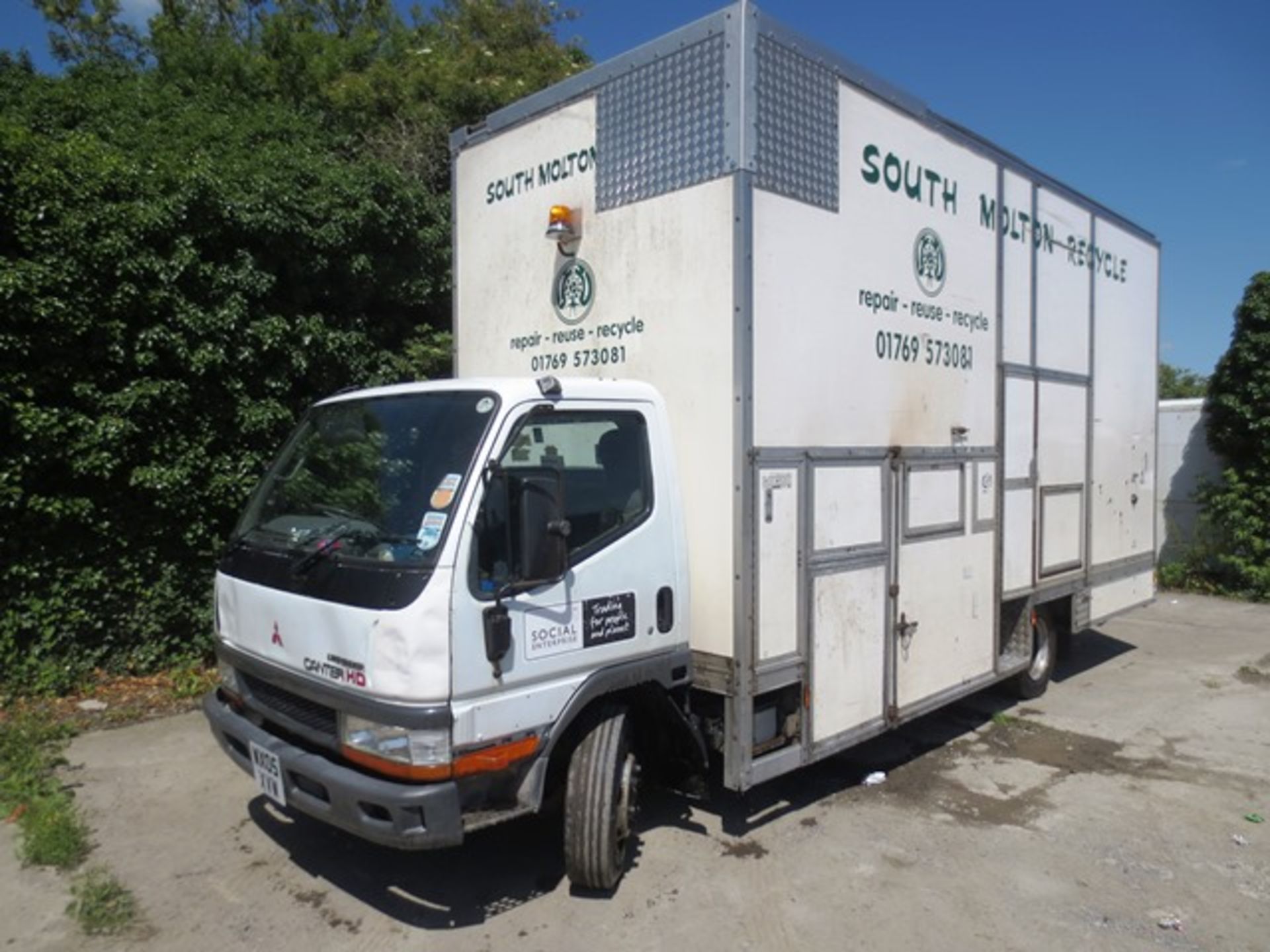 Mitsubishi Canter 75 kerbside recycling truck, 5.5m (approx) body, reg no: WX05 XVW (2005), Recorded - Image 7 of 18