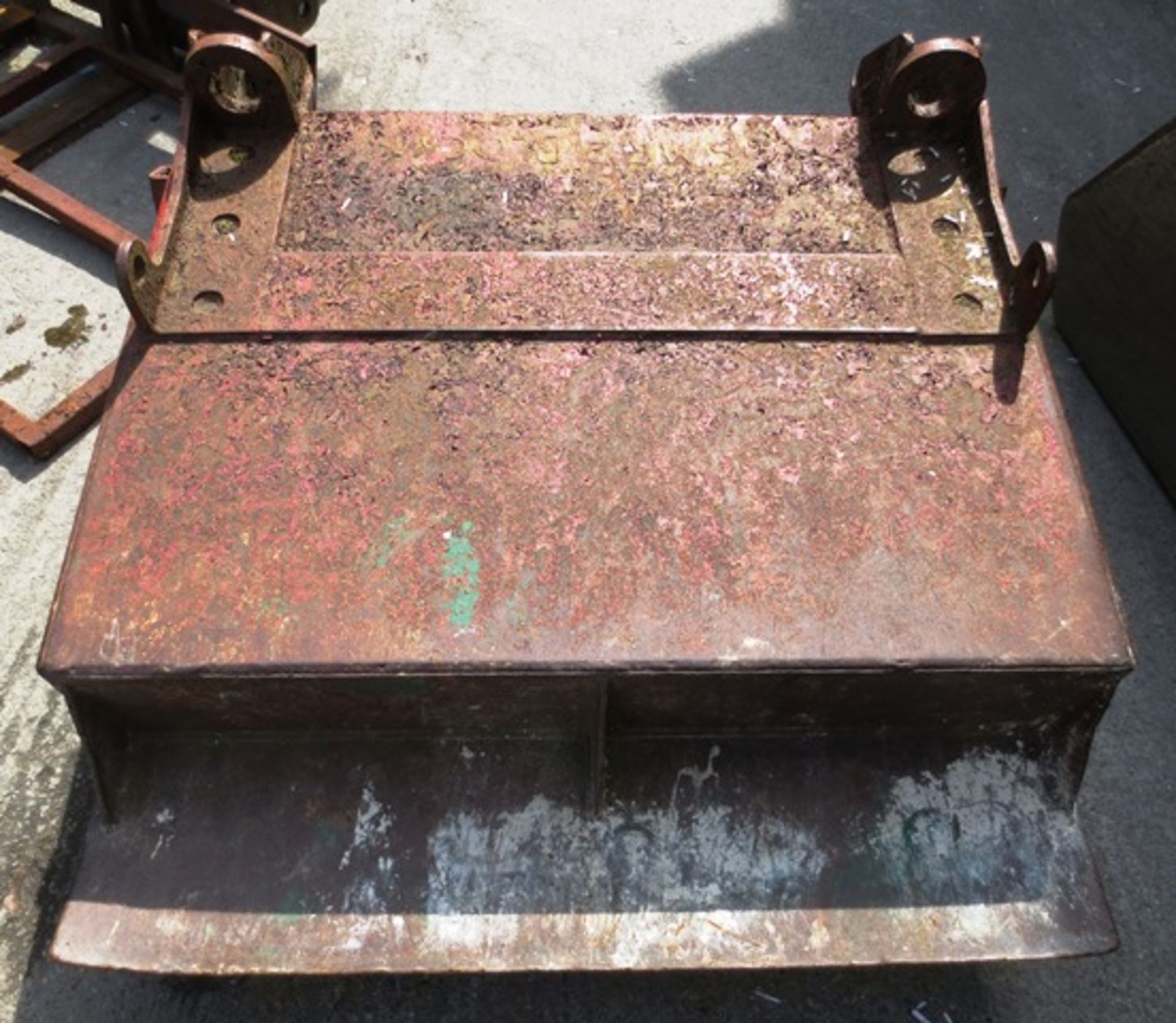 Machine weight block, 1300 x 950 x 460mm (located Maclins Quarry, Station Road, South Molton, EX36 - Image 2 of 3