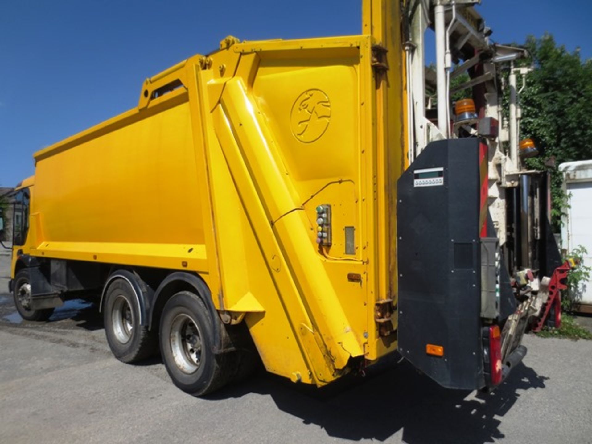 Dennis Elite 26 ton refuse collection vehicle, fitted Dennis Eagle body, type PHZ23W, serial no. - Image 8 of 25