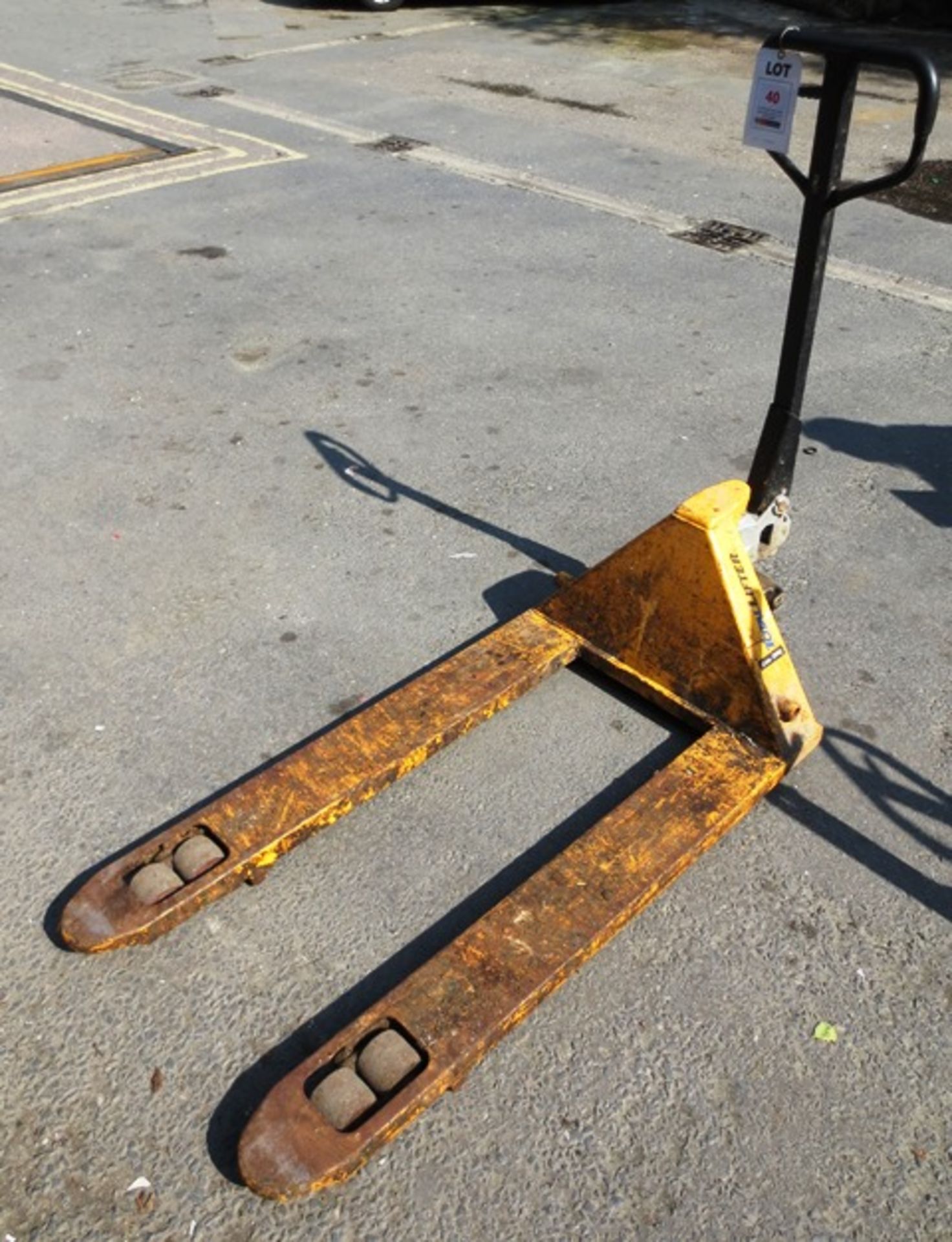 Total Lift hydraulic pallet truck, 2500kg (located at Maclins Quarry, Station Road, South Molton,