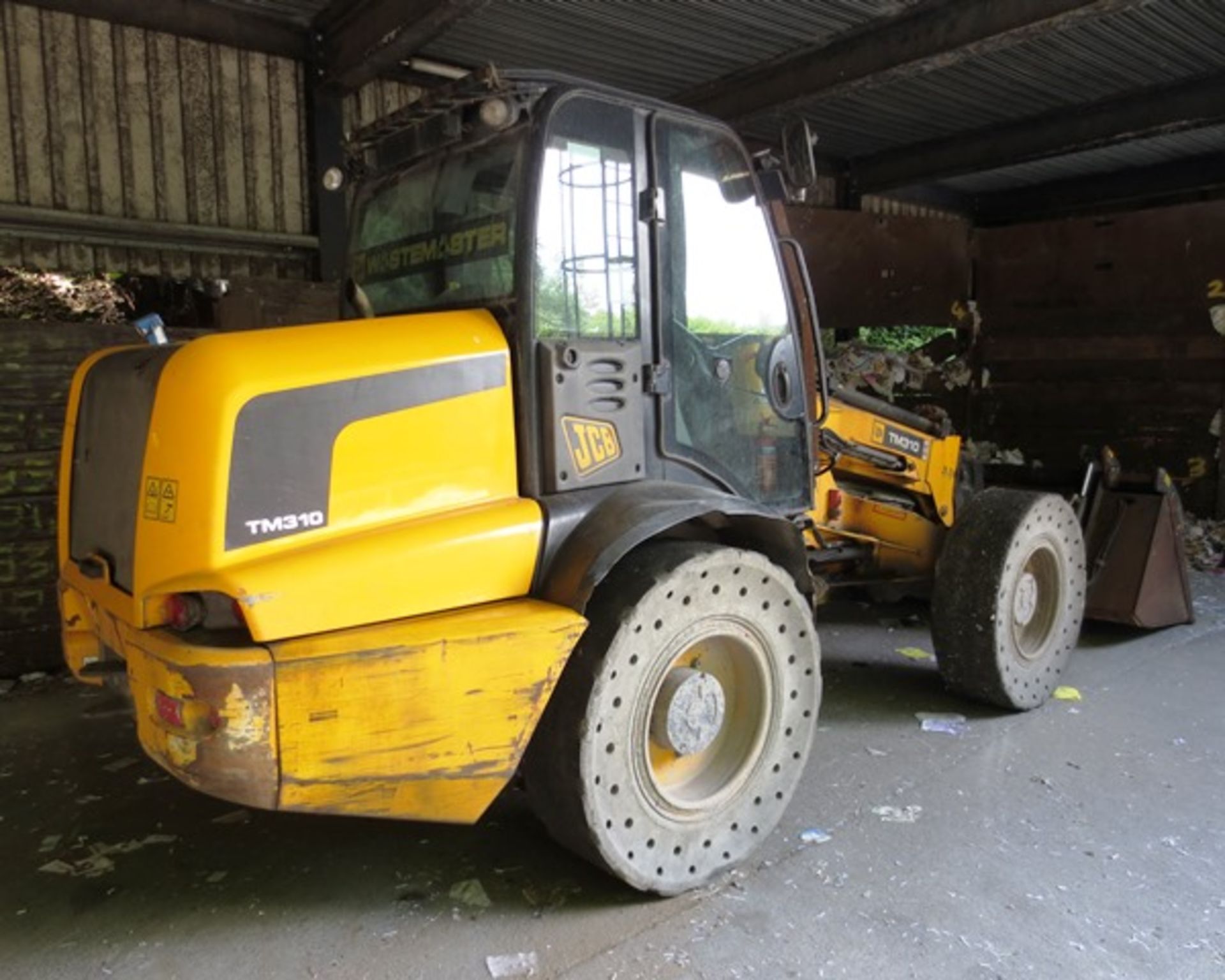 JCB TM 310 Wastemaster articulated 4 WD loading shovel, serial no. JCB310T0V01315679 (2010) recorded - Image 2 of 17