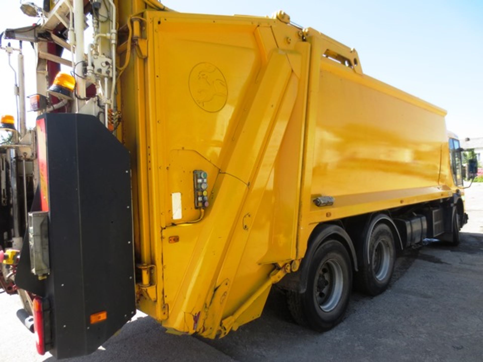 Dennis Elite 26 ton refuse collection vehicle, fitted Dennis Eagle body, type PHZ23W, serial no. - Image 10 of 25