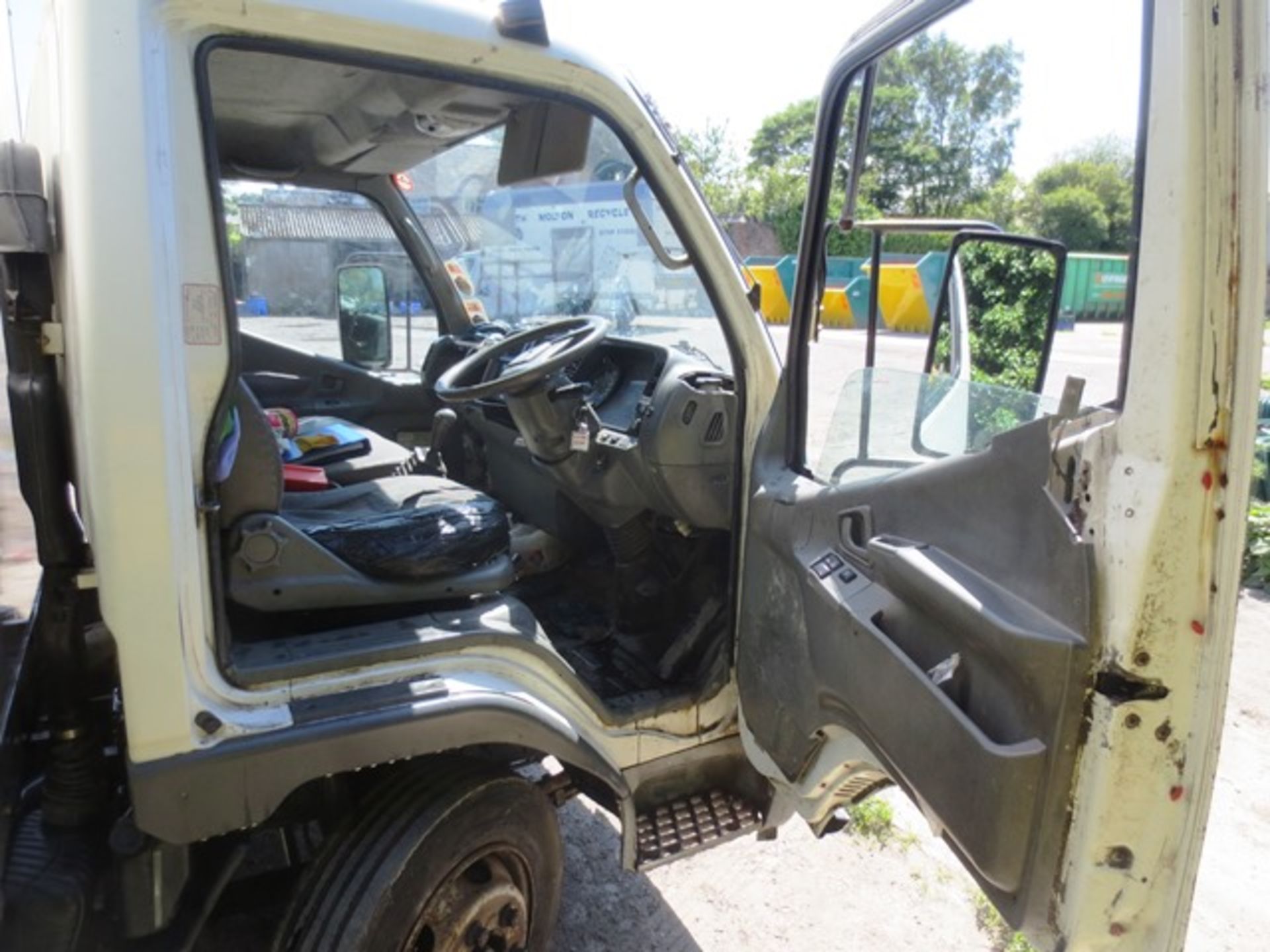 Mitsubishi Canter 75 kerbside recycling truck, 5.5m (approx) body, reg no: WX05 XVW (2005), Recorded - Image 12 of 18