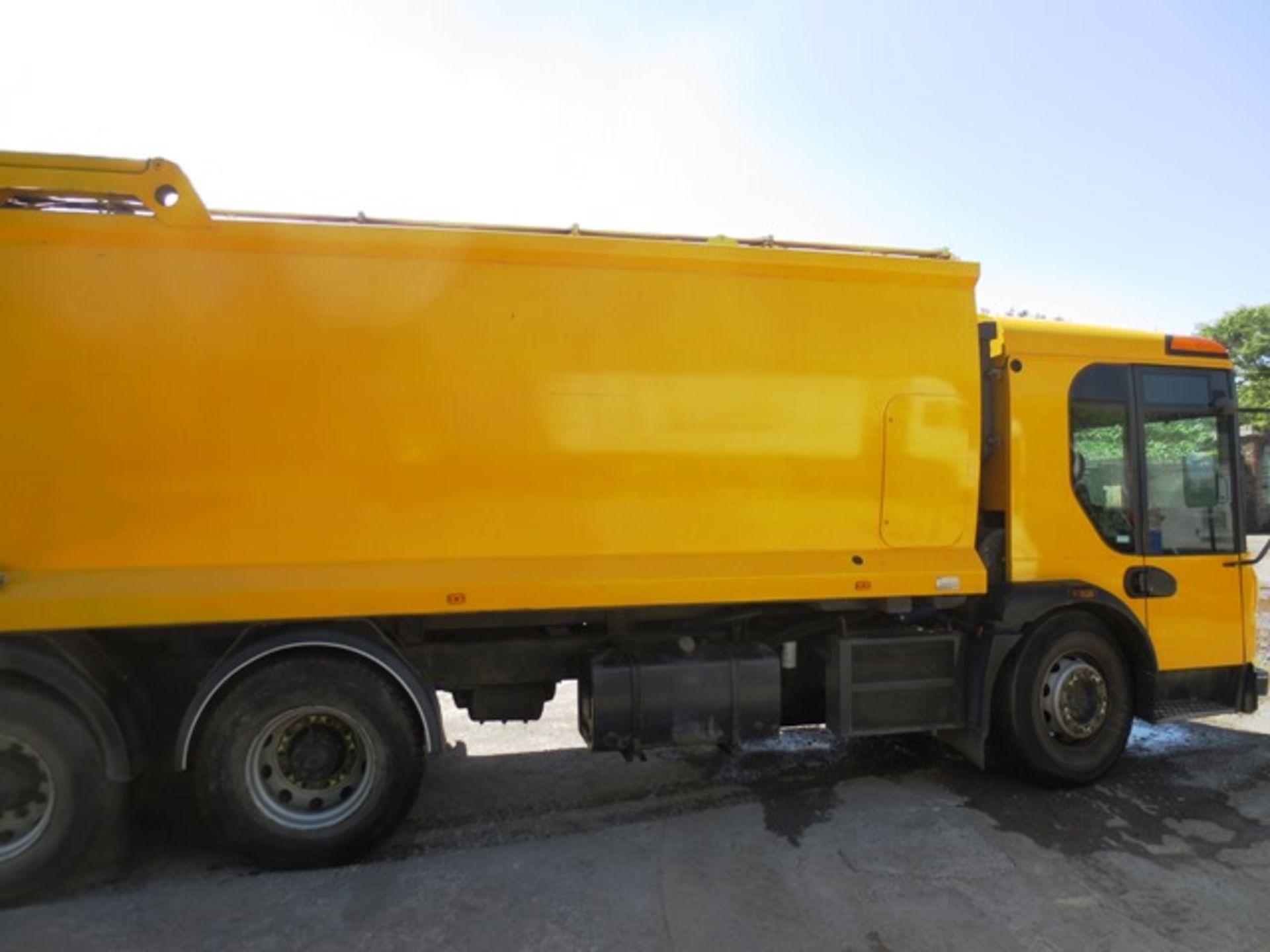 Dennis Elite 26 ton refuse collection vehicle, fitted Dennis Eagle body, type PHZ23W, serial no. - Image 12 of 25