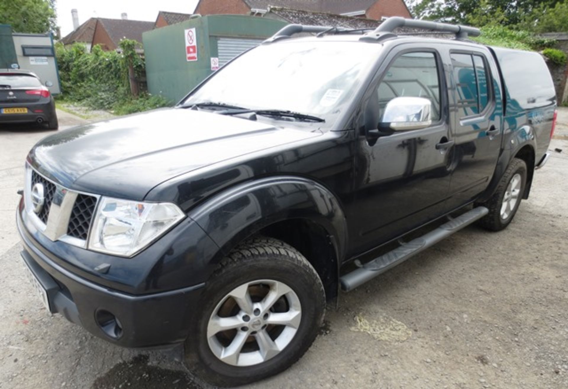 Nissan Navara Expedition LWB double cab DCI pick truck with canopy, leather interior, satnav, - Image 2 of 12