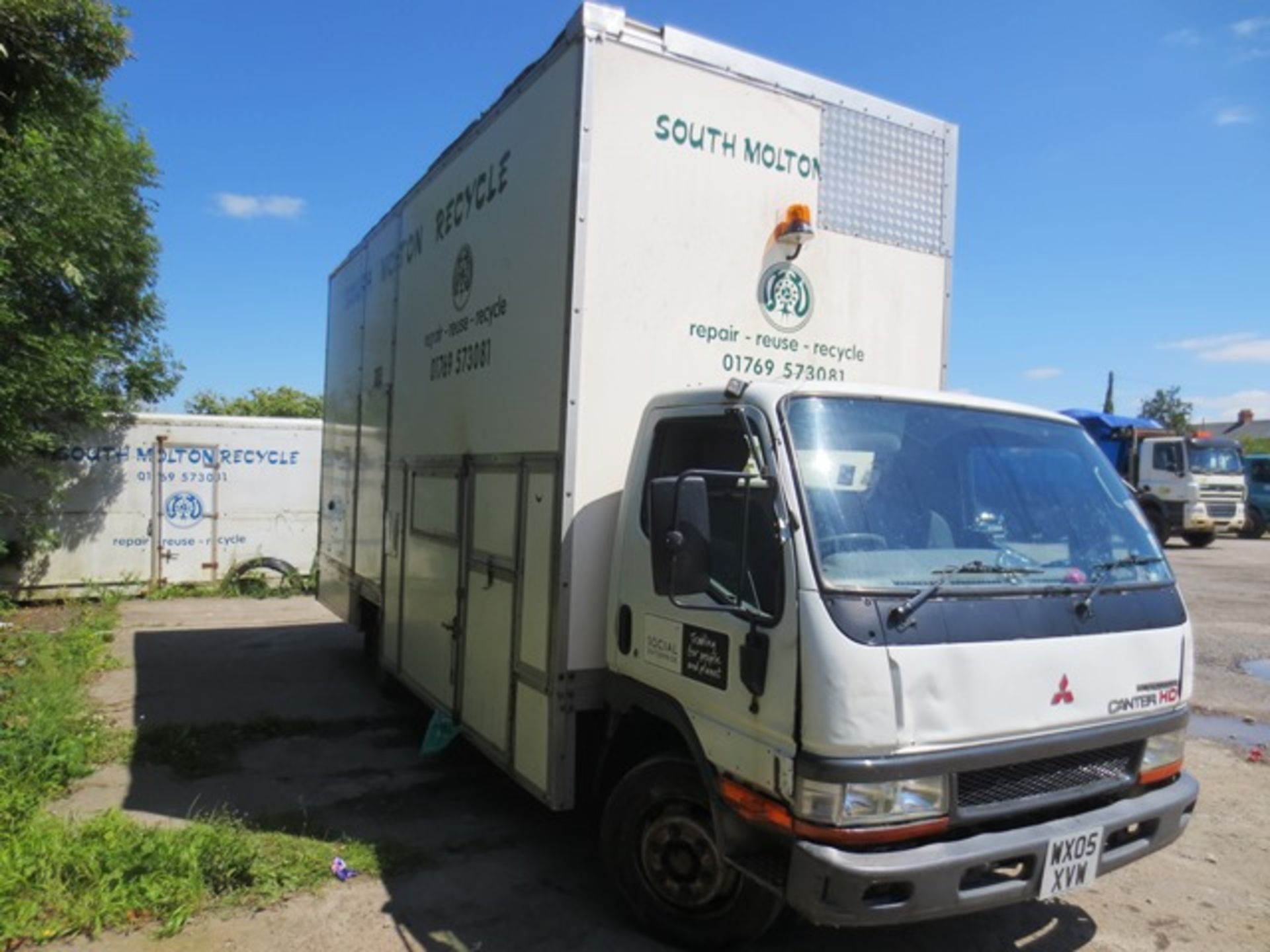 Mitsubishi Canter 75 kerbside recycling truck, 5.5m (approx) body, reg no: WX05 XVW (2005), Recorded - Image 11 of 18