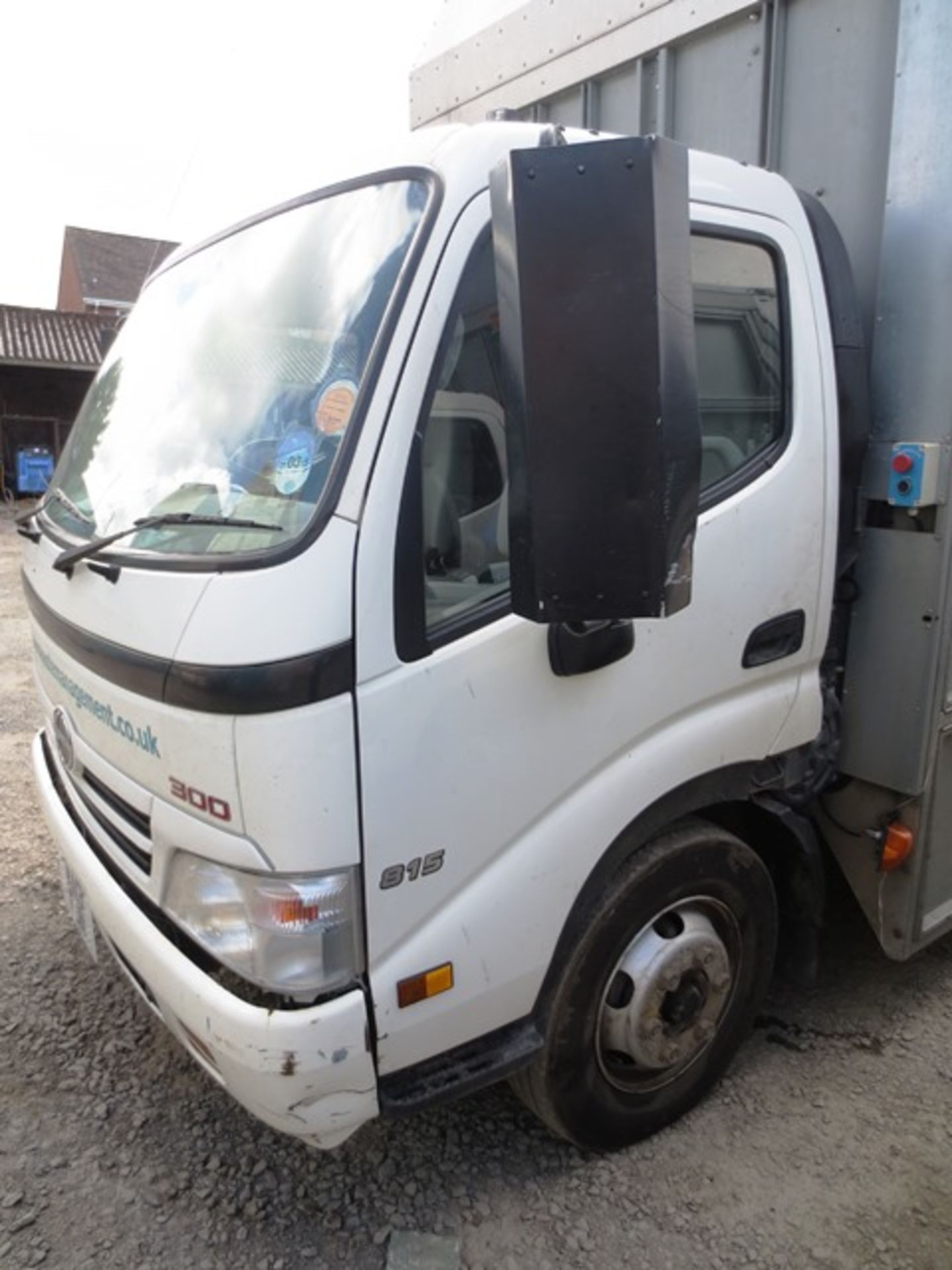 Hino 300 kerbside recycling truck, fitted Trucksmith body, with integrated compactor, fitted - Image 3 of 13