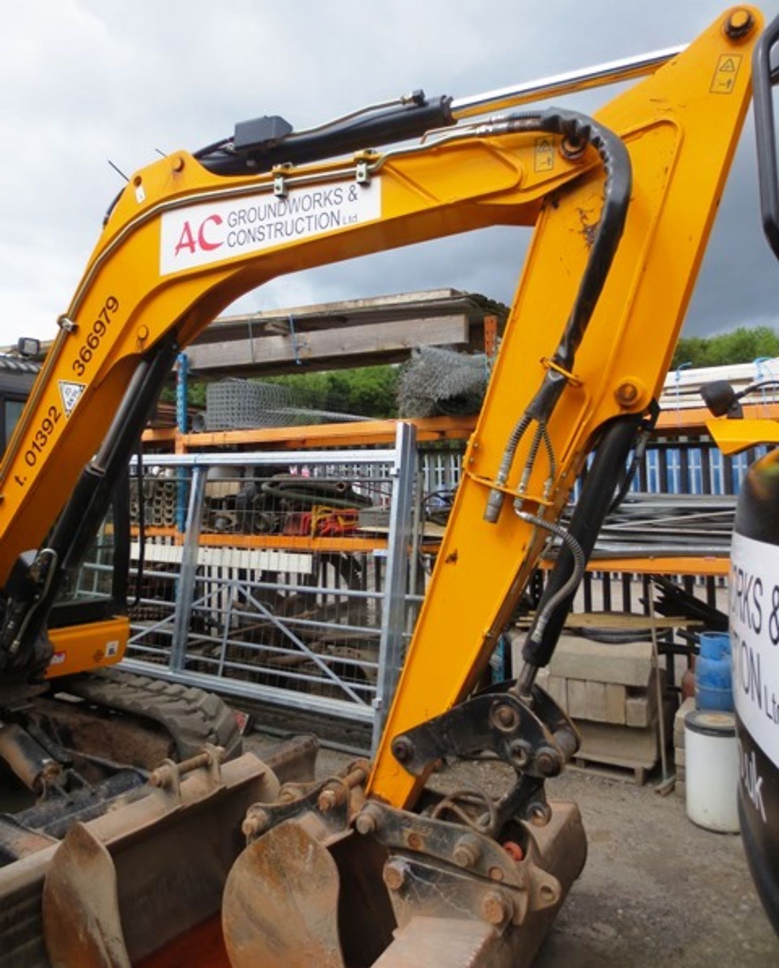 JCB 86C-1 rubber tracked midi hydraulic excavator with front dozer, product ID No: JCB086C1A02249723 - Image 11 of 19