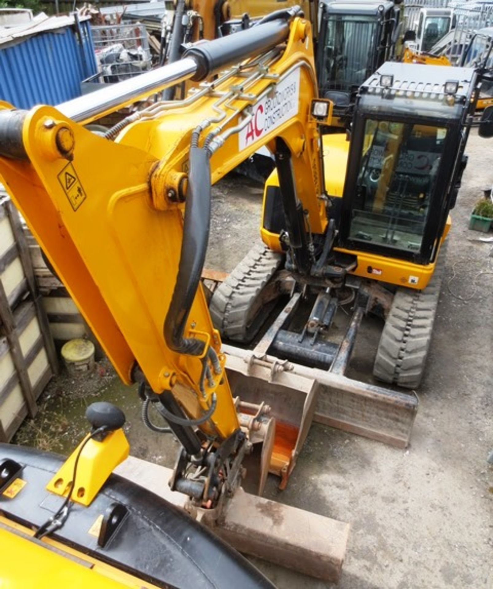 JCB 86C-1 rubber tracked midi hydraulic excavator with front dozer, product ID No: JCB086C1A02249723