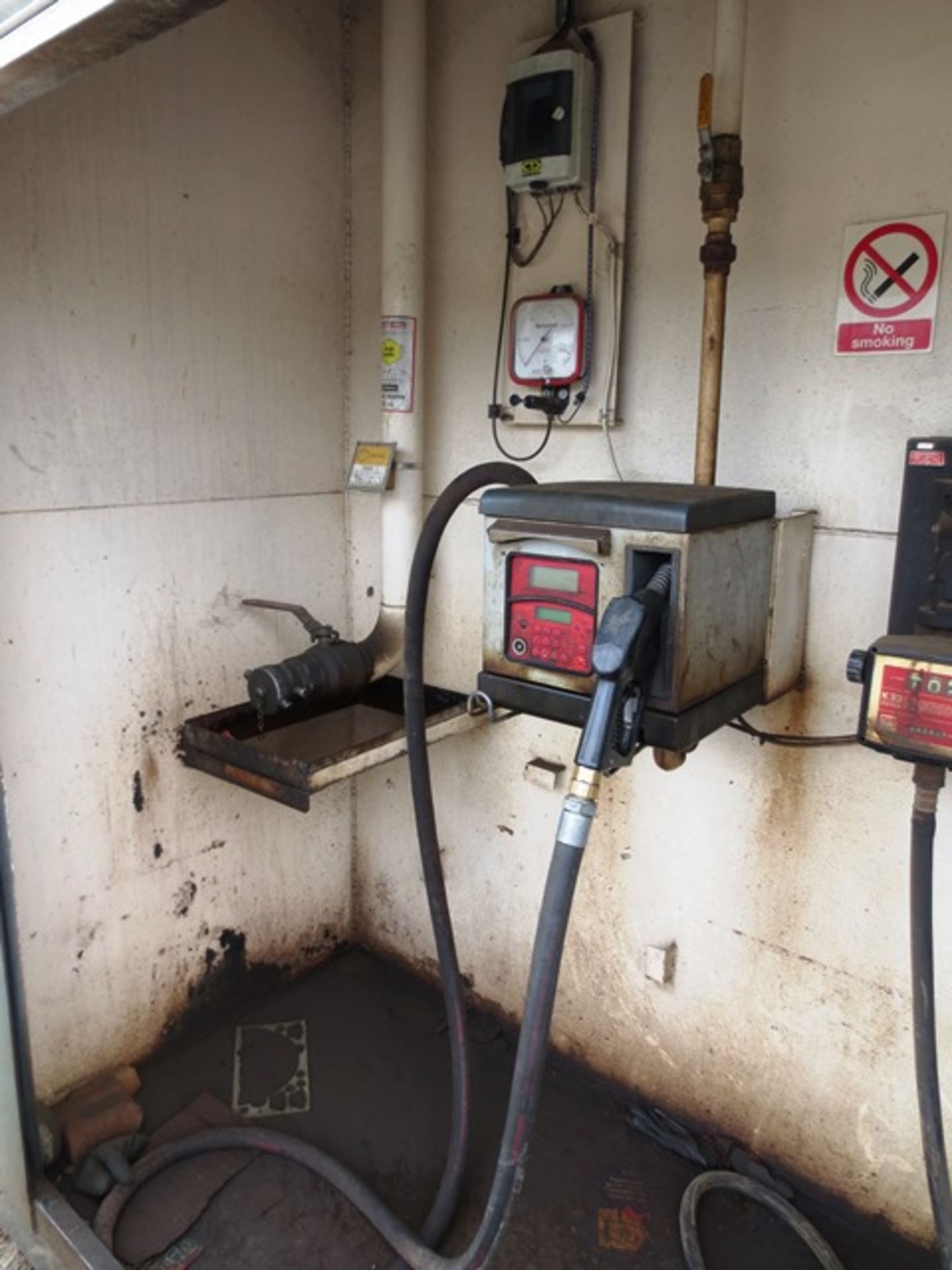 Steel bunded split fuel station / tank, 16,000 & 2,000 litre capacities, digital & dial type level - Image 3 of 5