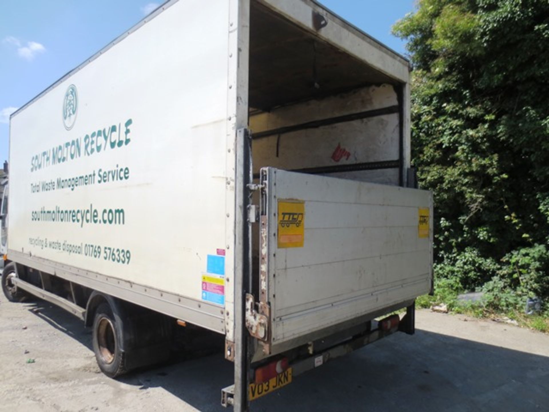 Renault 150DCI 7.5 ton box lorry, 6m body, with R&B tail lift 500kg, reg no: MV03 JKN, Recorded - Image 4 of 20