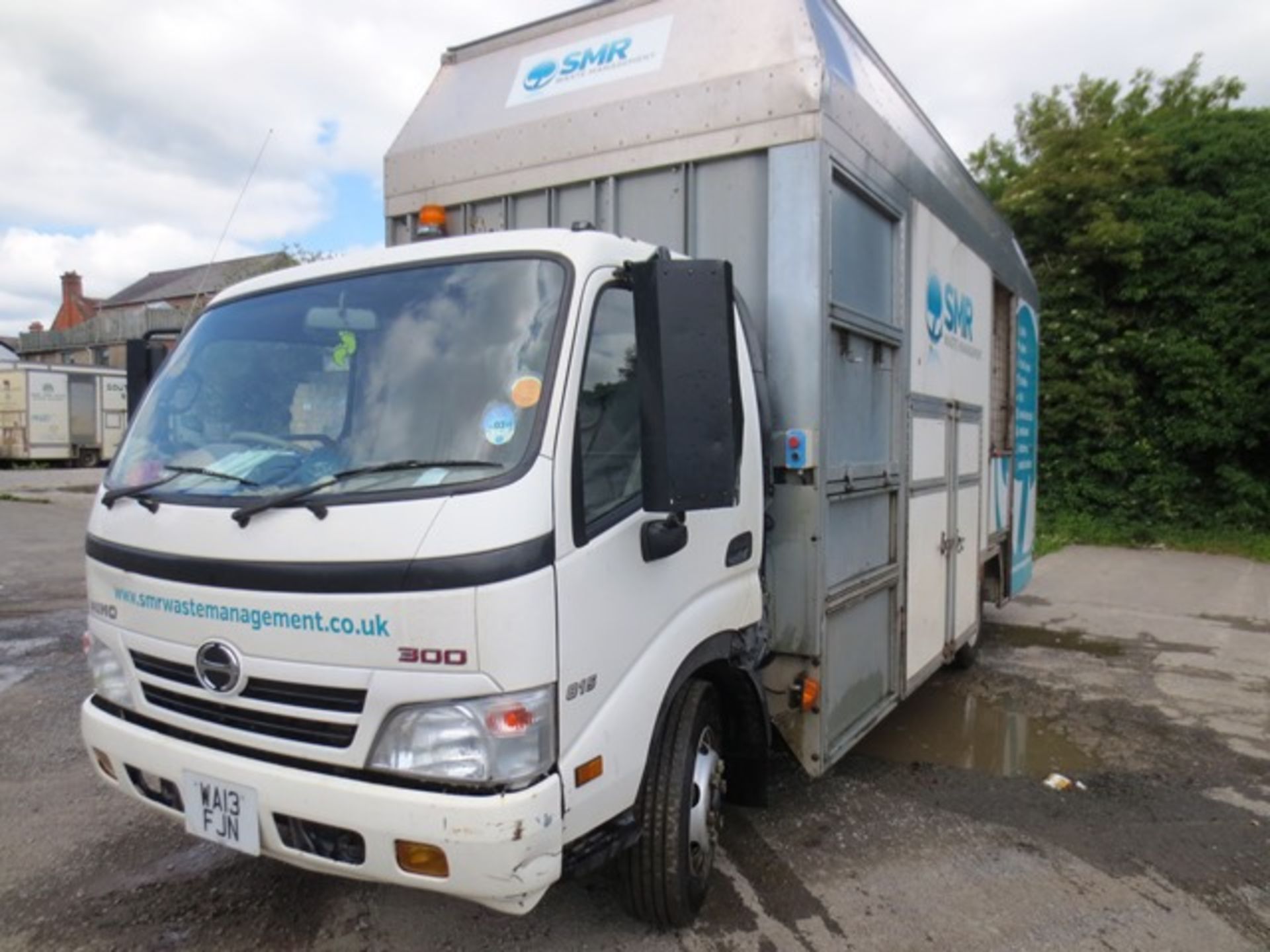 Hino 300 kerbside recycling truck, fitted Trucksmith body, with integrated compactor, fitted - Image 7 of 13
