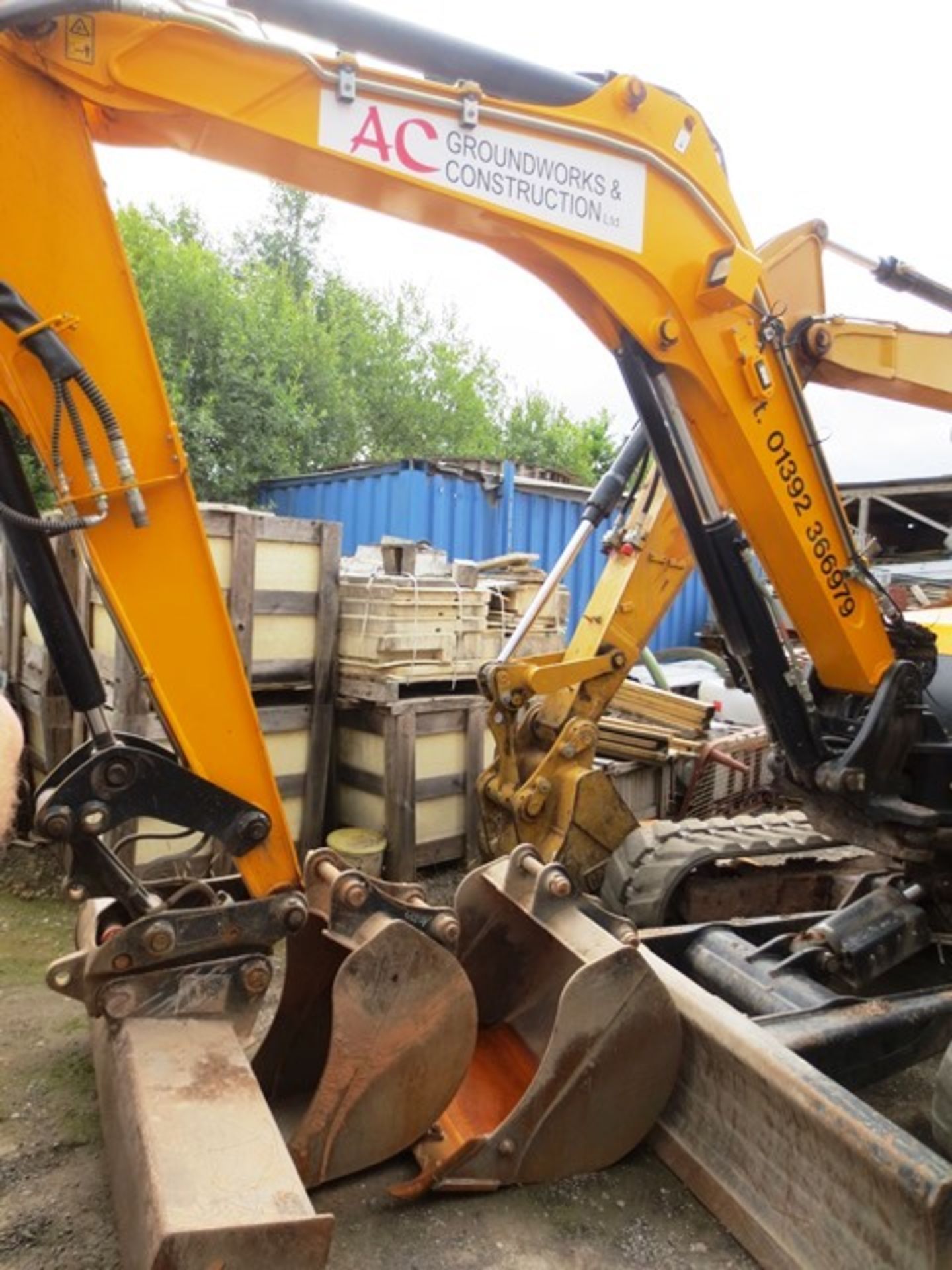 JCB 86C-1 rubber tracked midi hydraulic excavator with front dozer, product ID No: JCB086C1A02249723 - Image 12 of 19