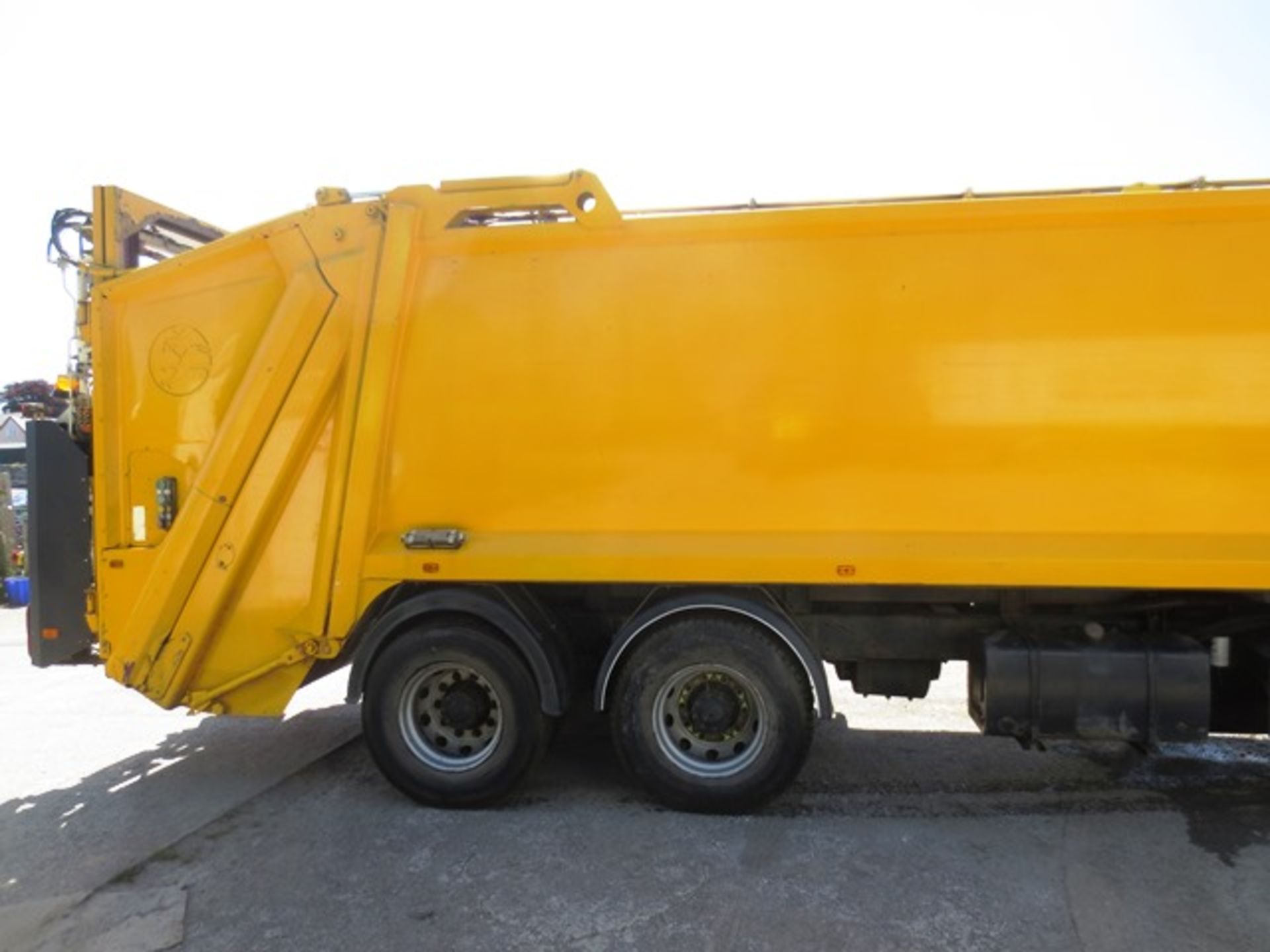 Dennis Elite 26 ton refuse collection vehicle, fitted Dennis Eagle body, type PHZ23W, serial no. - Image 11 of 25