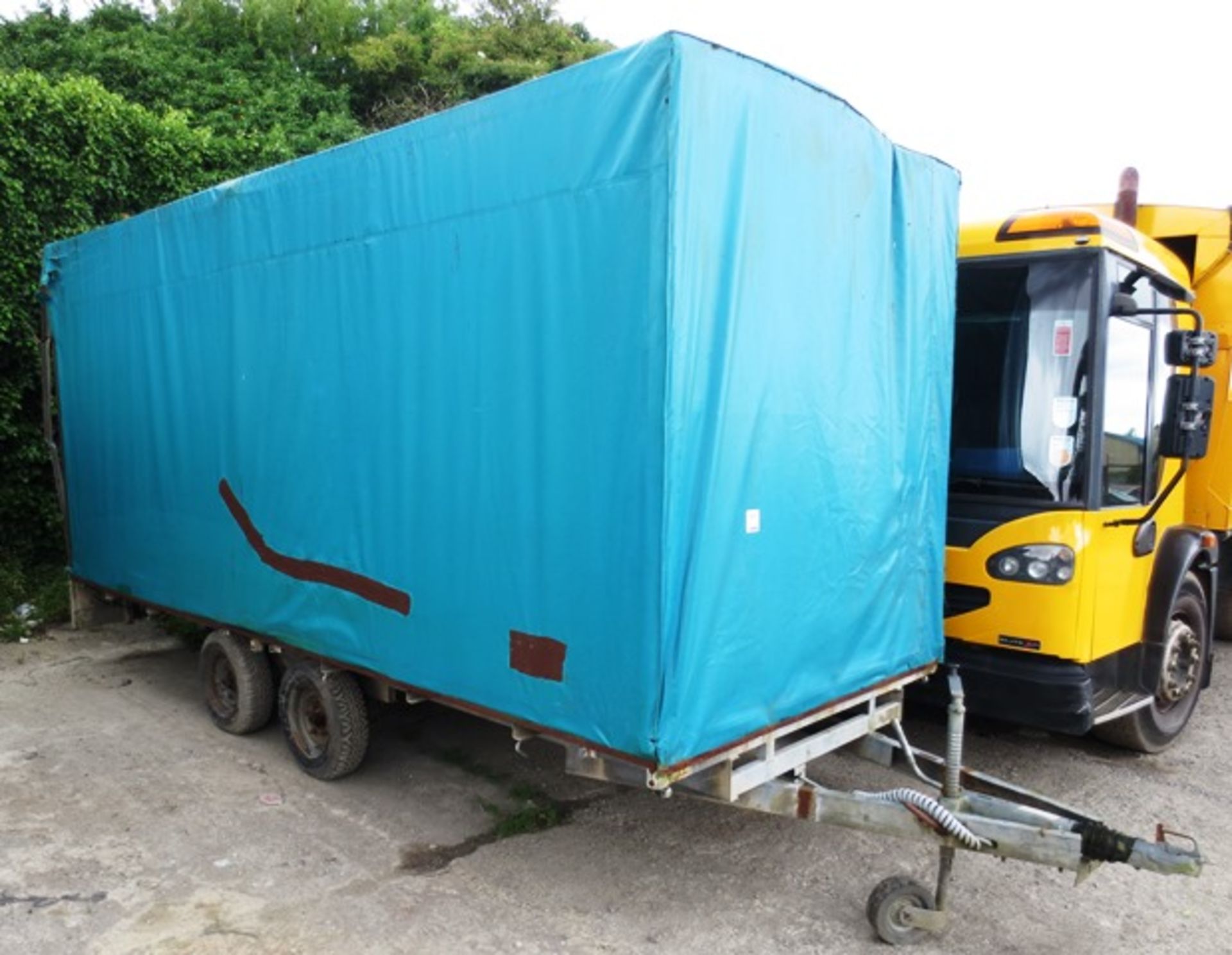 Indespension twin axle covered trailer, approx 4.5m, type V675, serial no. 36757, EVW 7000kg to