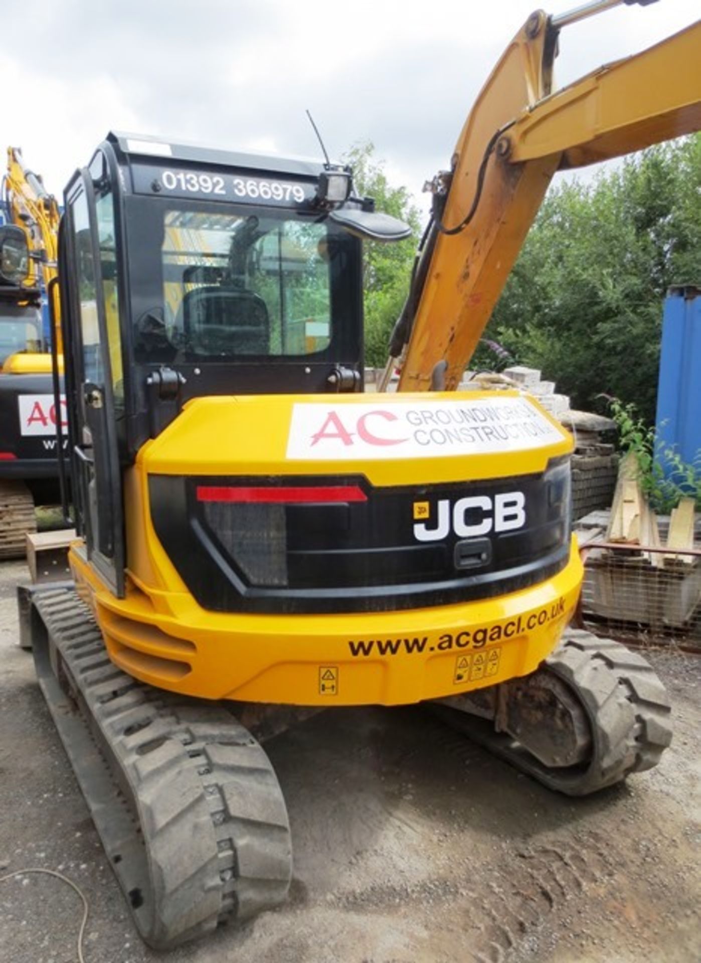 JCB 86C-1 rubber tracked midi hydraulic excavator with front dozer, product ID No: JCB086C1A02249723 - Image 6 of 19