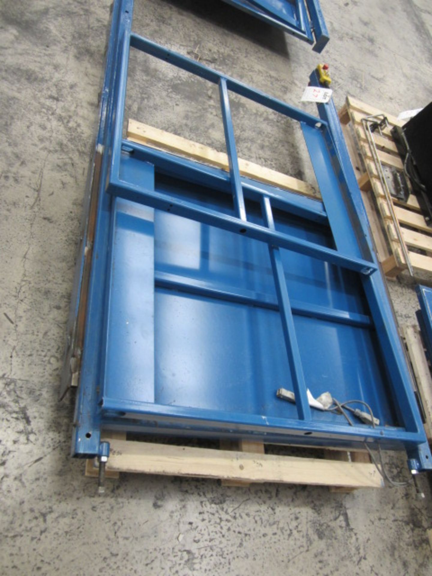 Saxon hydraulic lift table, approx. table size 1.9m x 1m with smeshed side, SWL 500kgs - dismantled. - Image 2 of 8