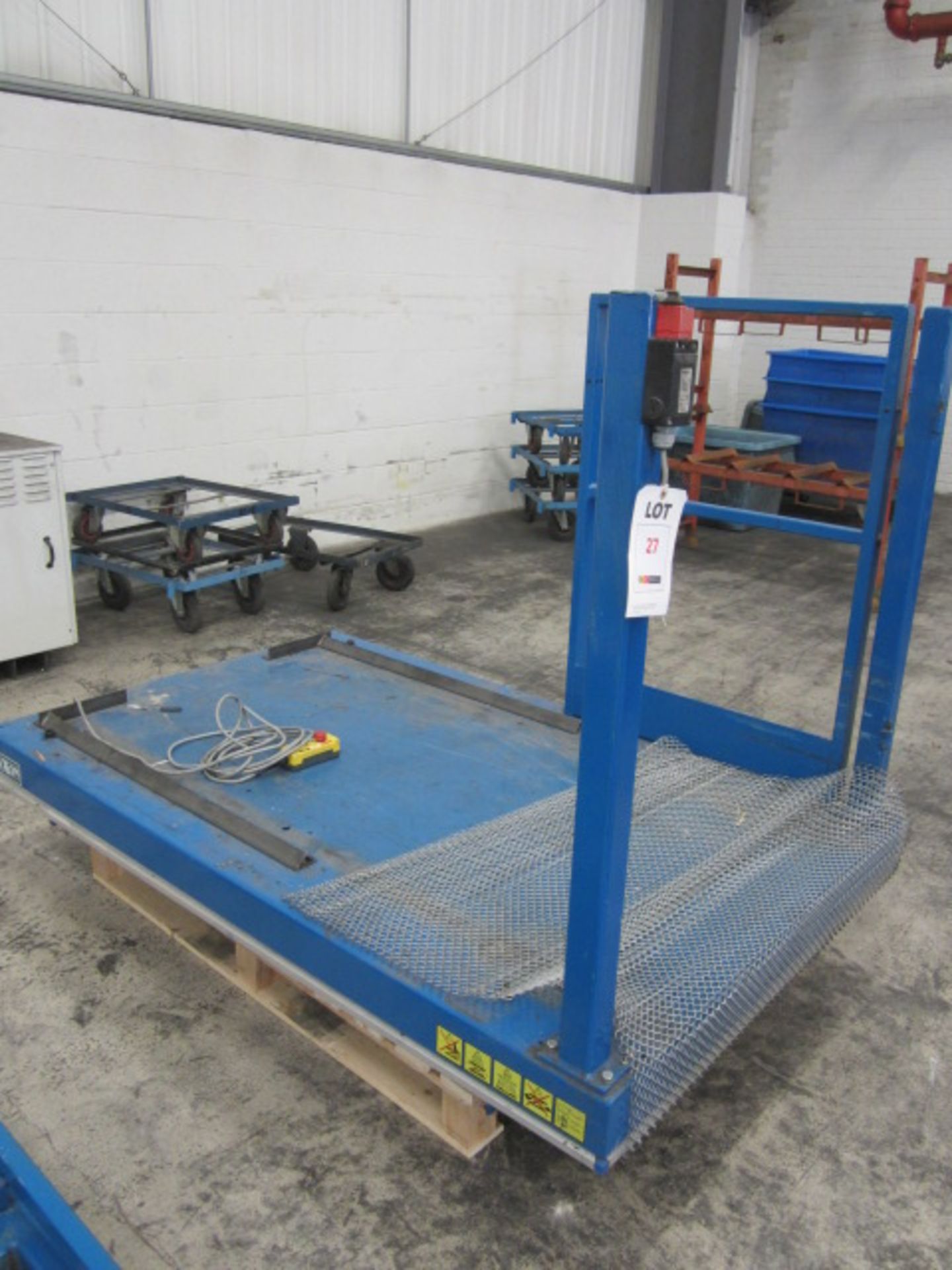 Saxon hydraulic lift table, approx. table size 1.9m x 1m with smeshed side, SWL 500kgs - dismantled. - Image 3 of 8