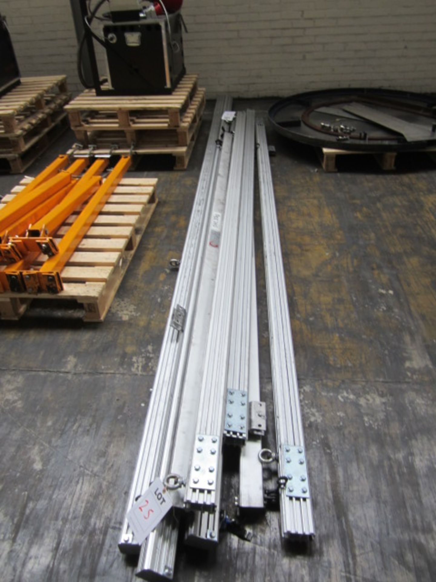 Vaculex single arm vacuum lift, approx. rail length 13m, SWL 13m  - dismantled. (This item has - Image 7 of 8