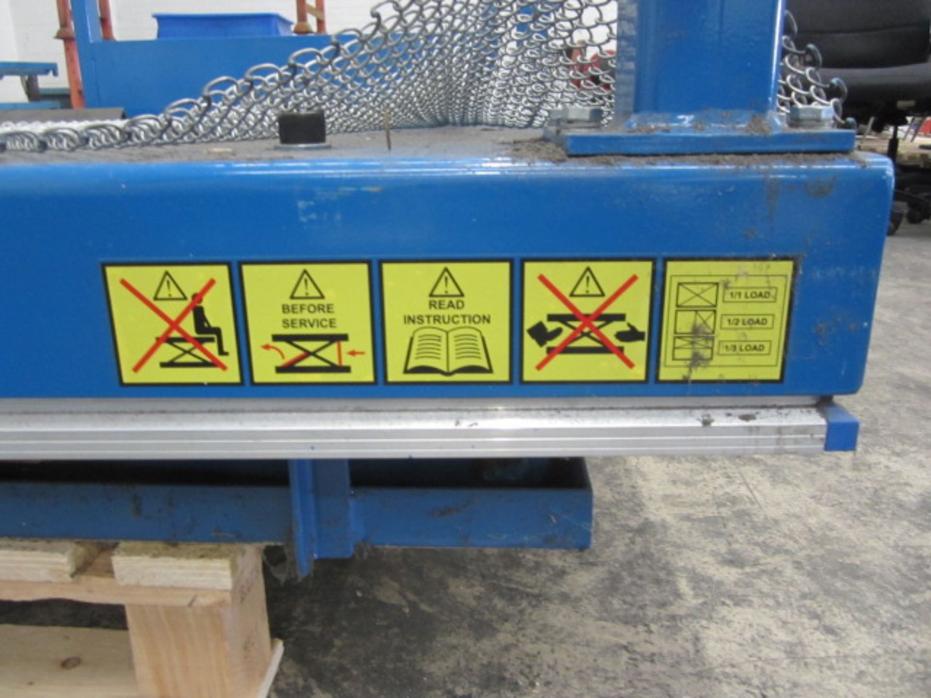 Saxon hydraulic lift table, approx. table size 1.9m x 1m with smeshed side, SWL 500kgs - dismantled. - Image 8 of 8