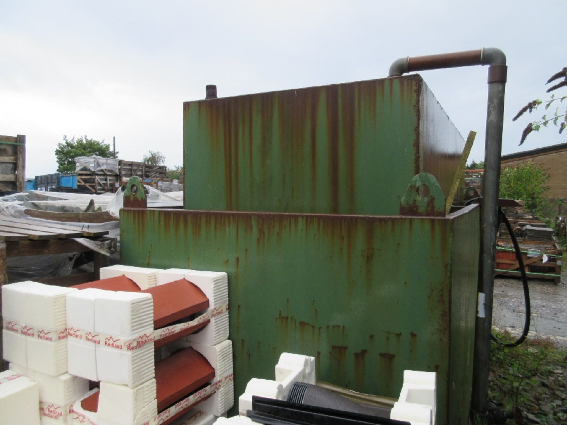 Bunded steel fuel storage tank, with fitted dispenser; approx. vessel dimensions: 2450 x 1230 x - Image 4 of 4