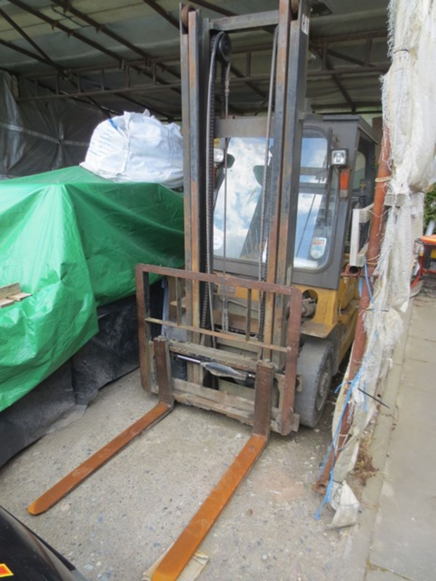 Caterpillar DP 25, duplex mast forklift truck with side shift; serial no: SBN00349, 13,980 hours,