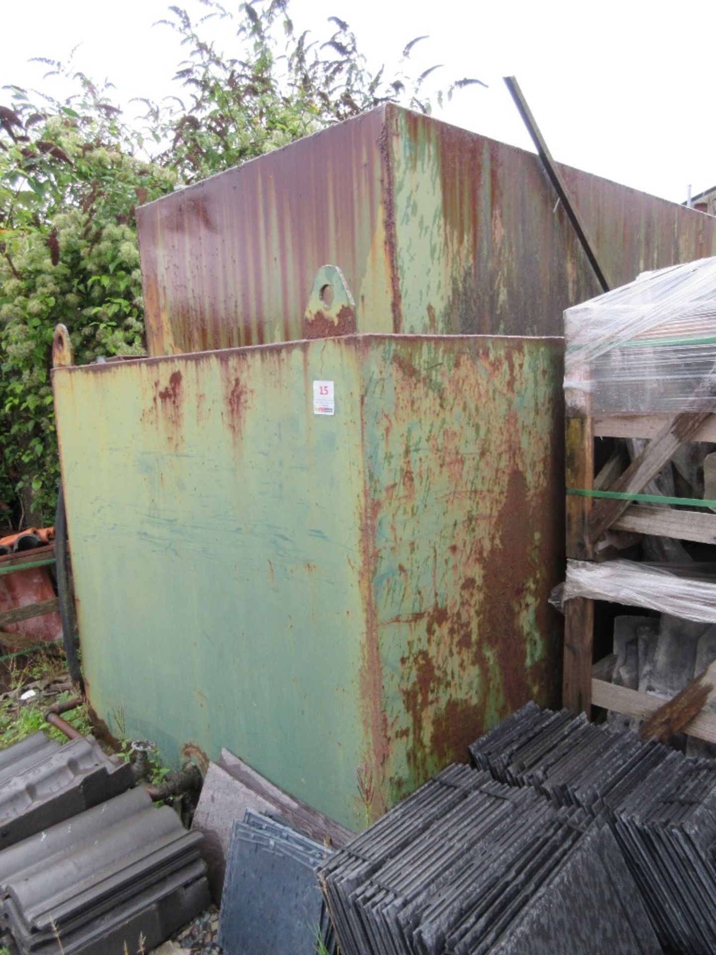 Bunded steel fuel storage tank, with fitted dispenser; approx. vessel dimensions: 2450 x 1230 x - Image 2 of 4