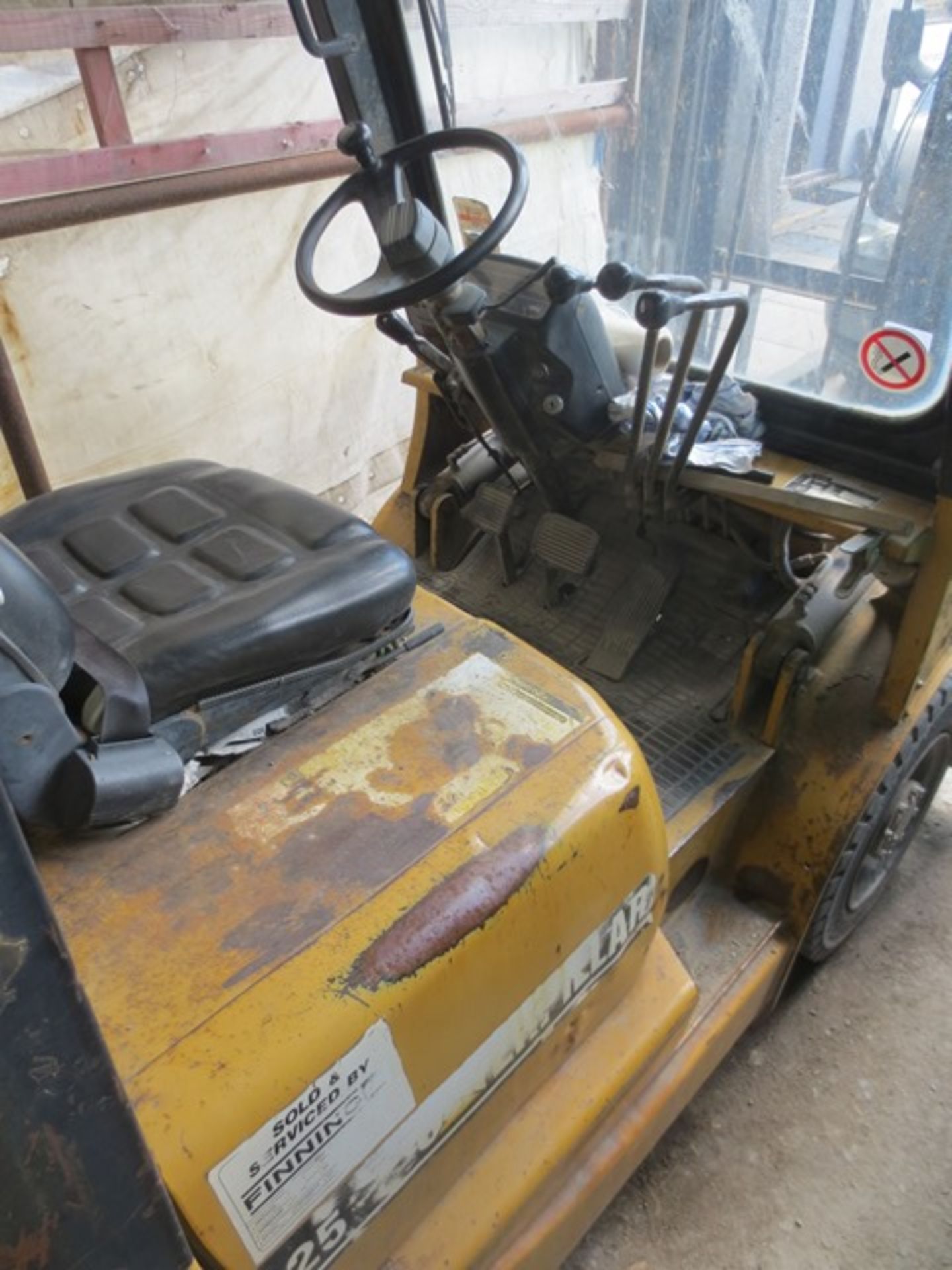 Caterpillar DP 25, duplex mast forklift truck with side shift; serial no: SBN00349, 13,980 hours, - Image 7 of 11