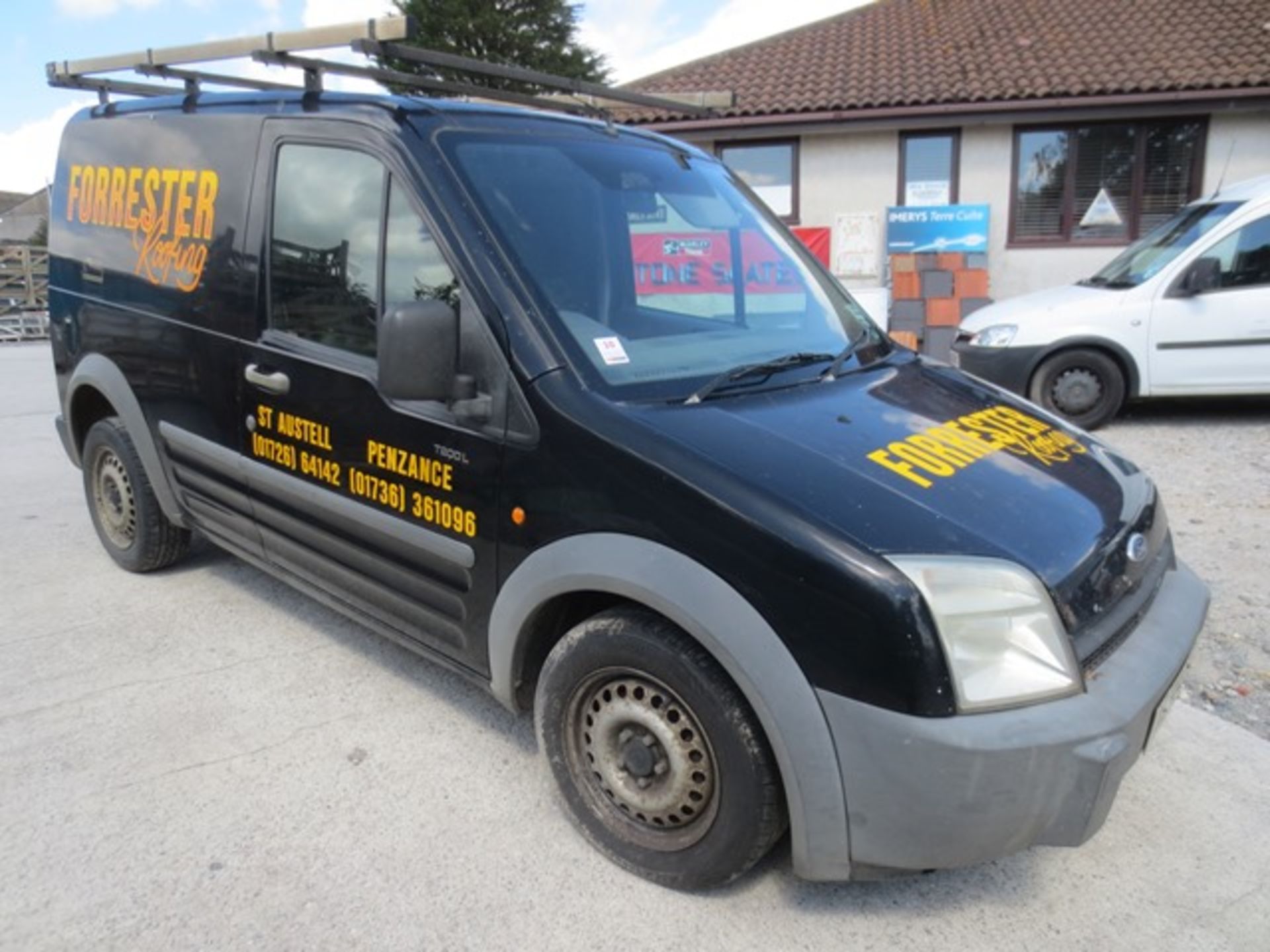 Ford Transit Connect diesel panel van, with fitted roof bars; mileage: 186,430, reg no: WL55 DZC,