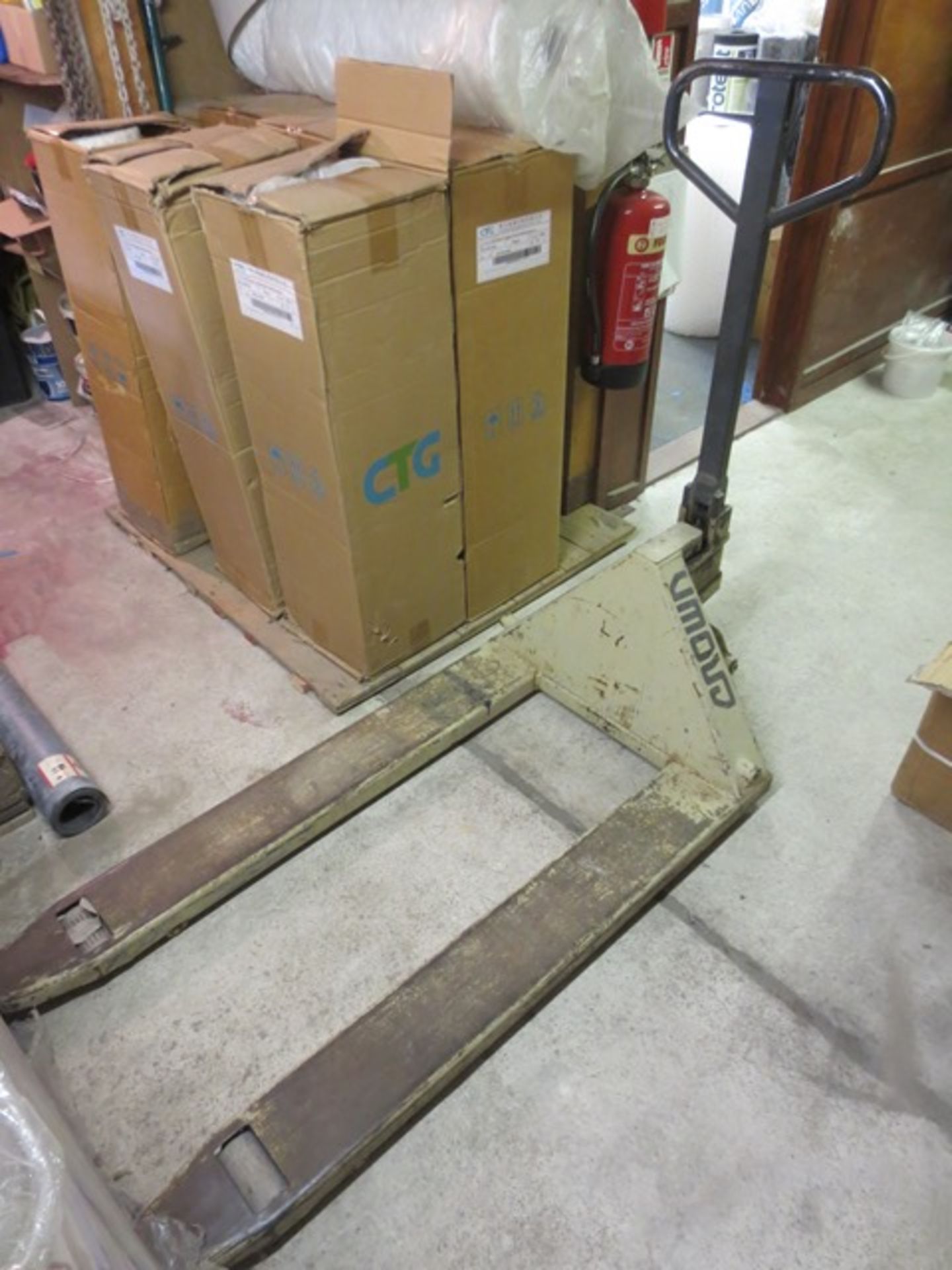 Crown pallet truck