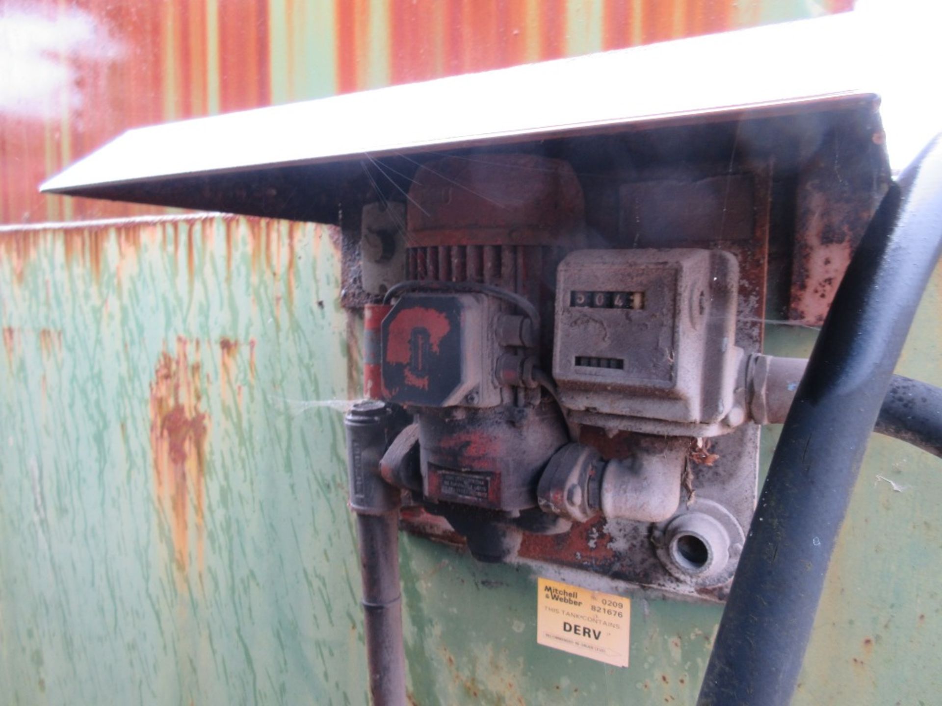 Bunded steel fuel storage tank, with fitted dispenser; approx. vessel dimensions: 2450 x 1230 x - Image 3 of 4