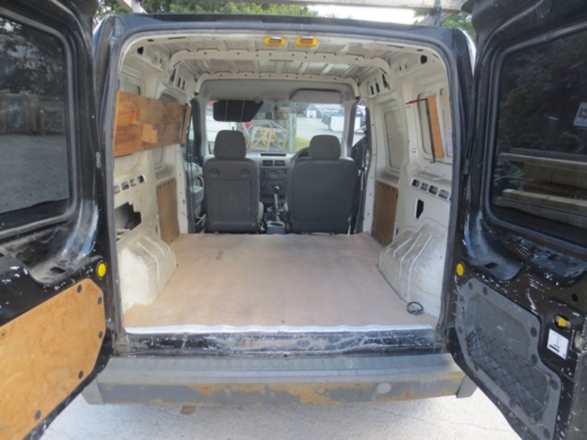 Ford Transit Connect diesel panel van, with fitted roof bars; mileage: 186,430, reg no: WL55 DZC, - Image 7 of 10