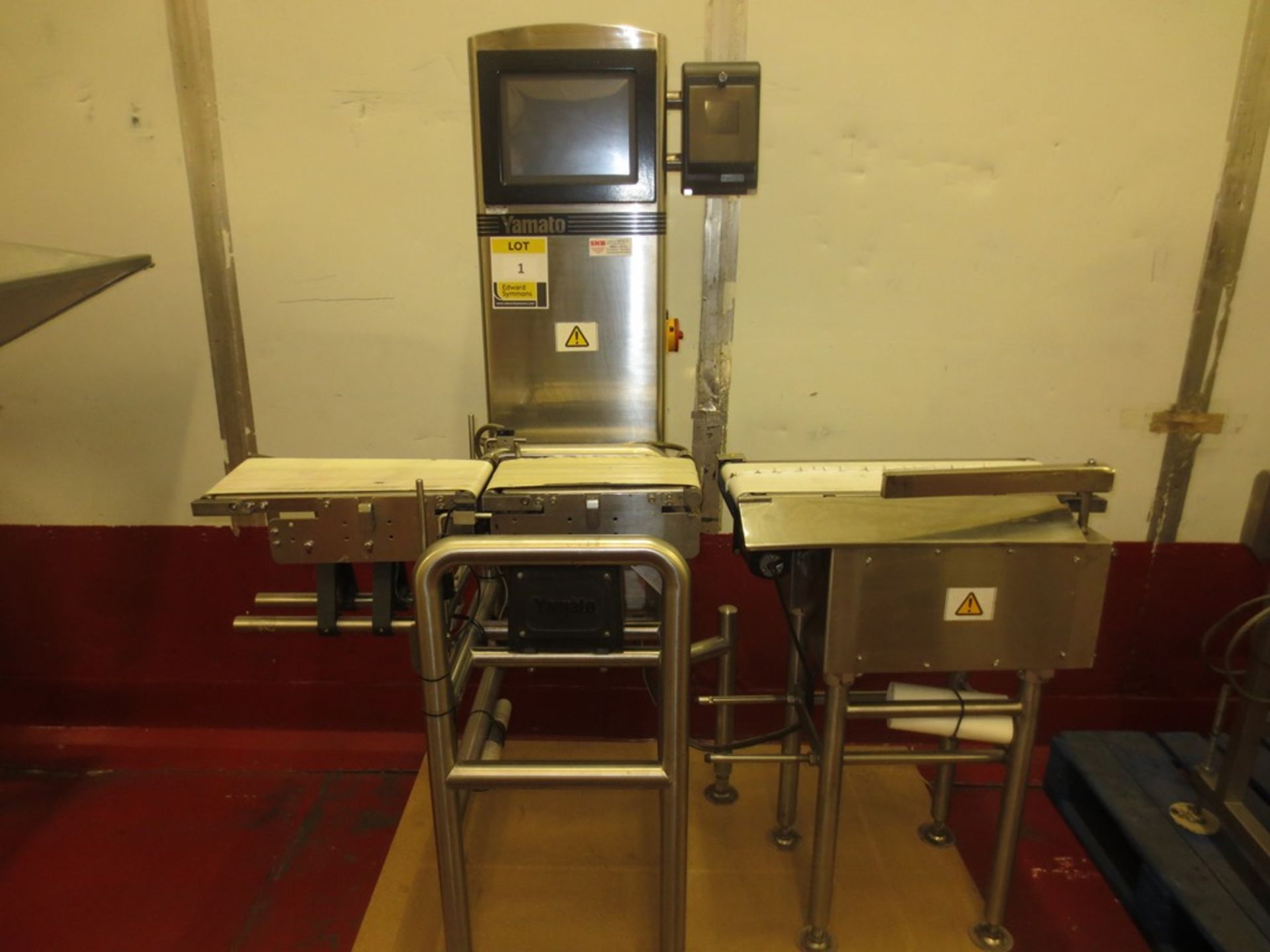 Yamato Digital checkweigher Model CSG06LW DDP fitted with CE2000 controller, Serial No: TA010073 6-