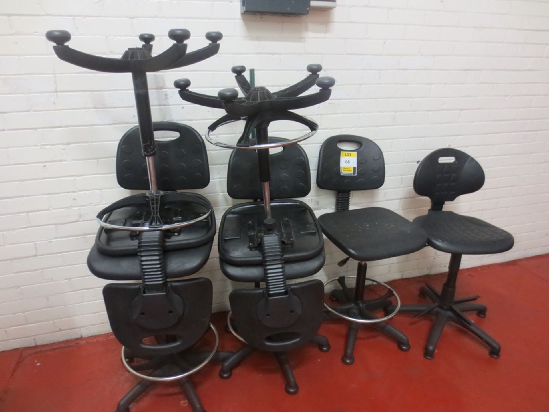 6 swiveleling rubber operators chairs with foot rest