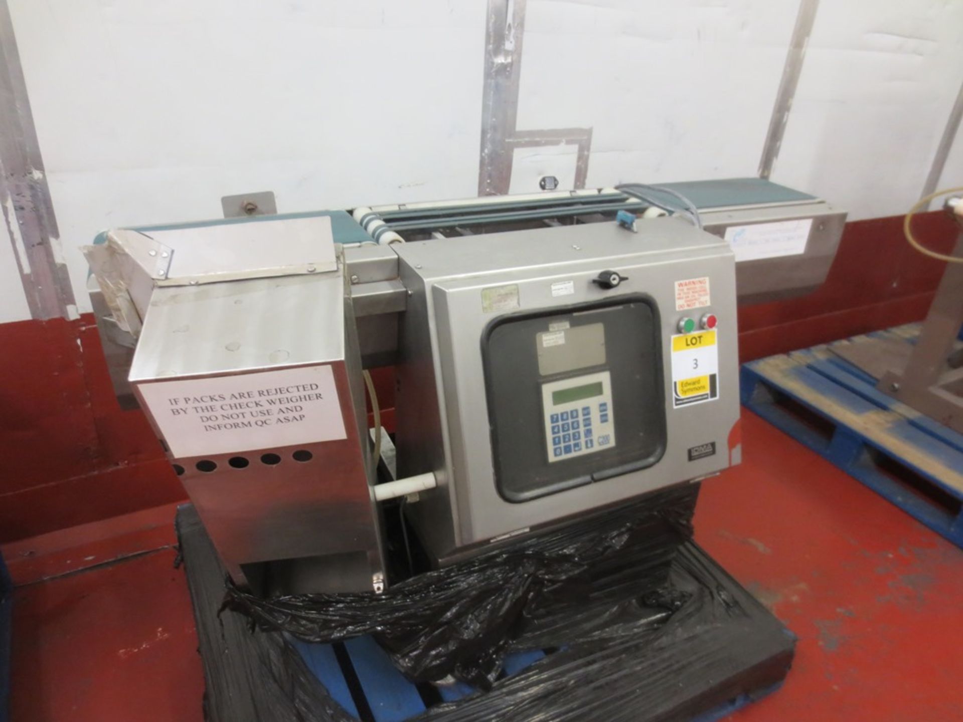 Loma systems checkweighter model C200 with pneumatic reject and digital control