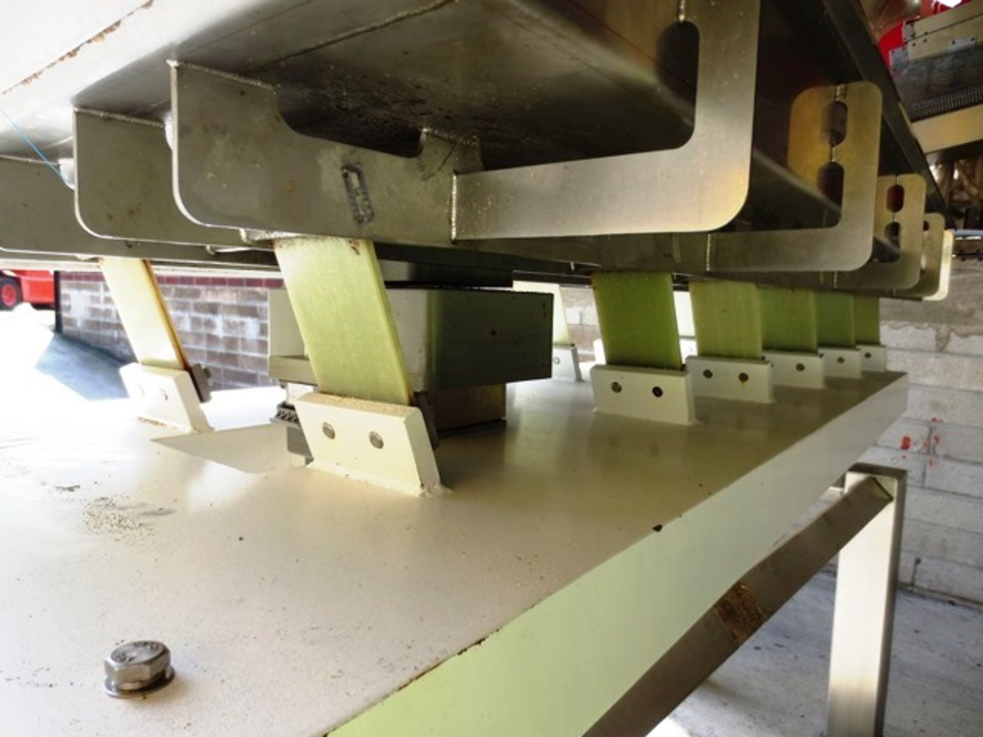 TNA Roflo-VM3 stainless steel vibratory conveyor table, serial no: VM3-1053 (2010), max width - Image 8 of 8