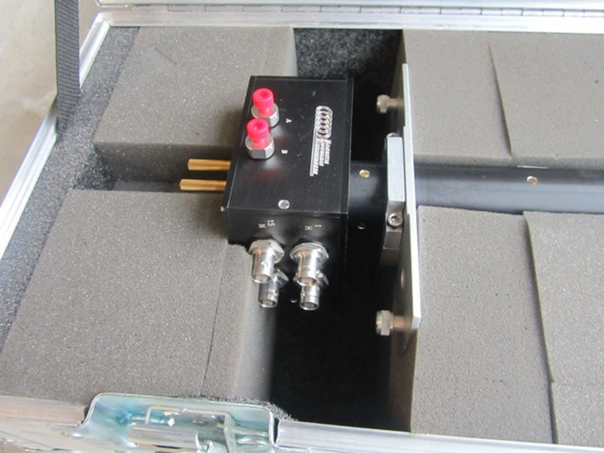 Varian, VB500 20-075F-05E B500Mhz micro flow NMR probe , serial number 1061600 (height 220mm x width - Image 2 of 4