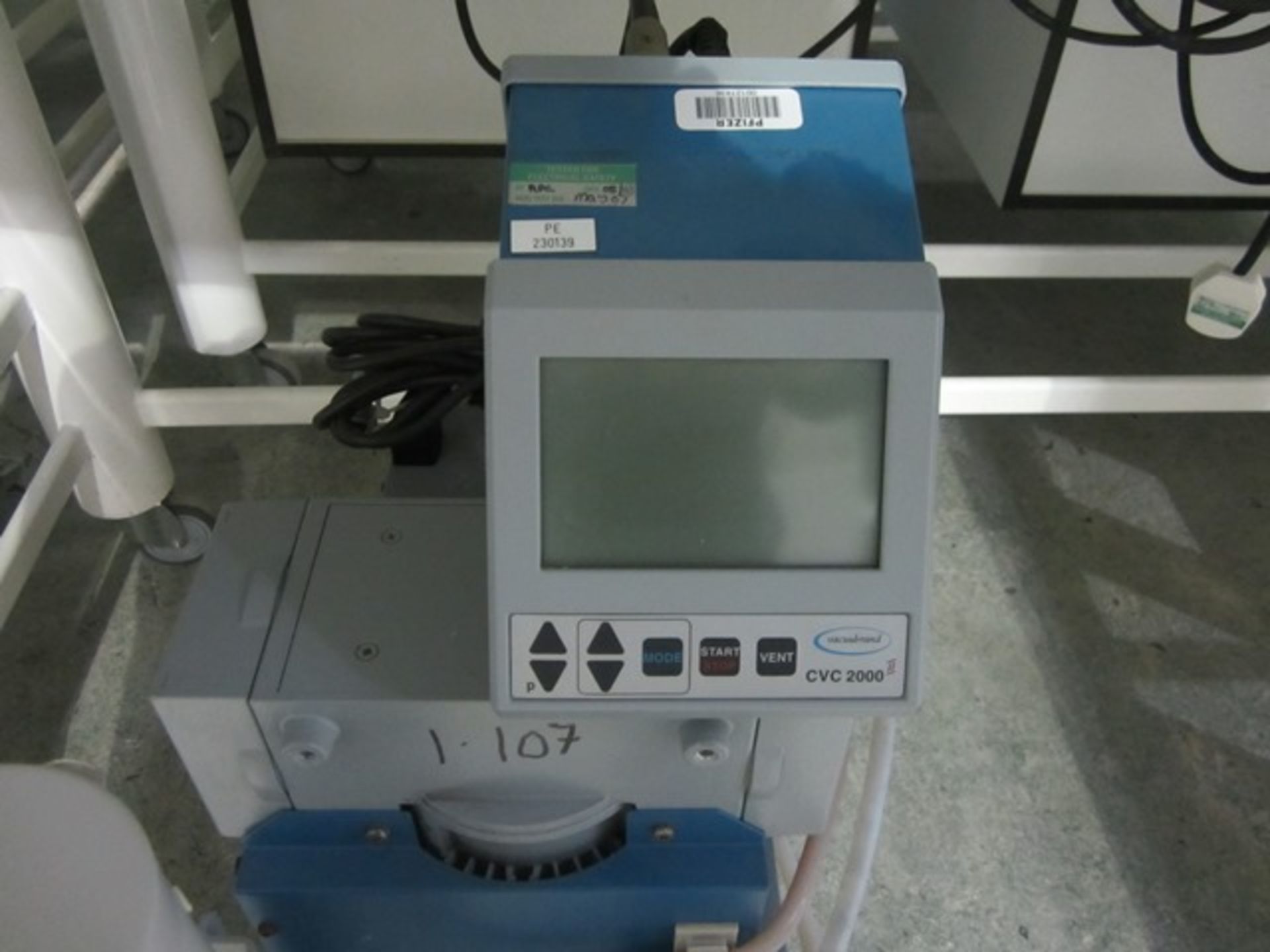 Vacubrand II CVC 2000 vacuum pump system with power lead - Image 2 of 3