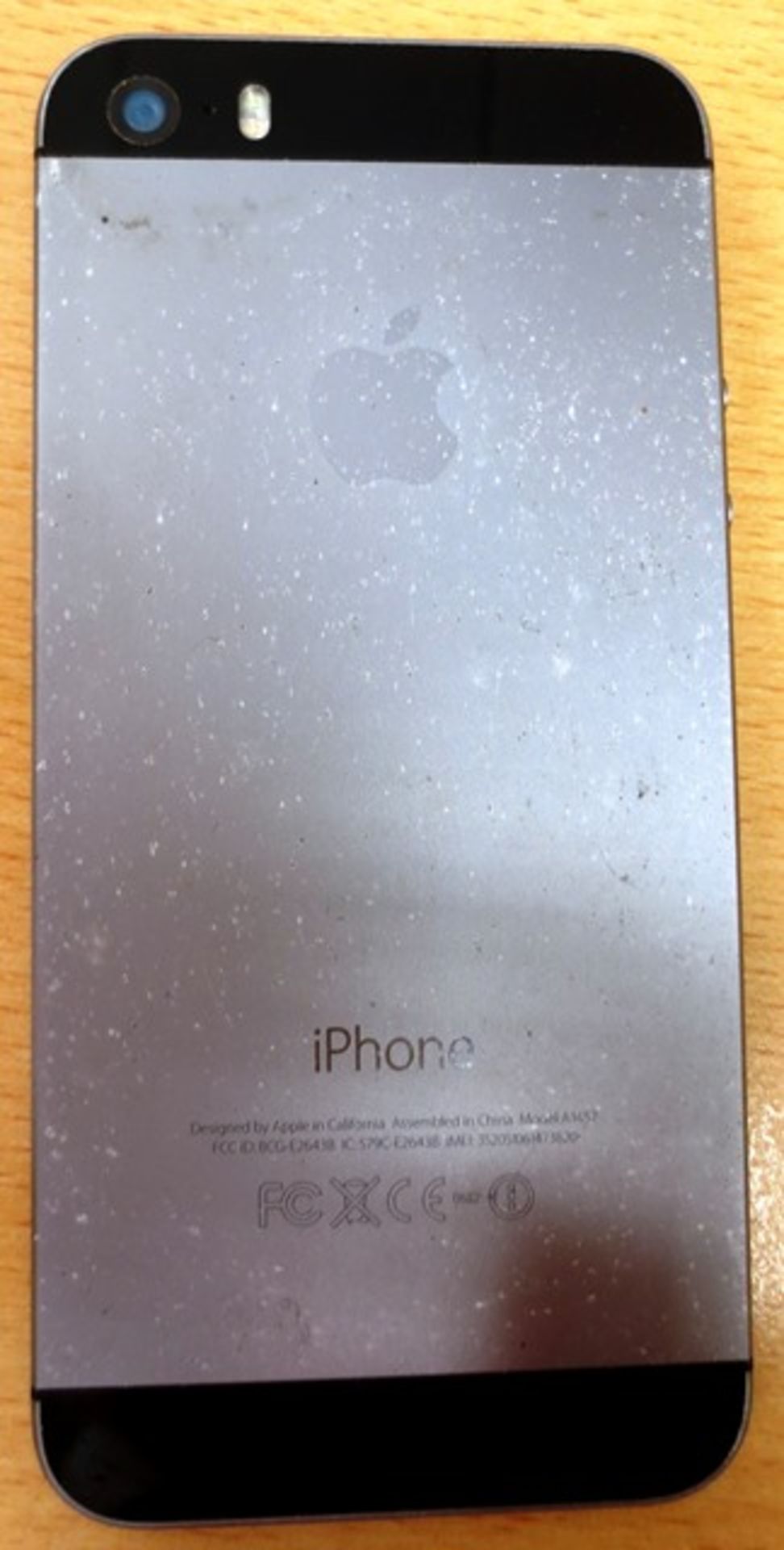 Apple iPhone 5s, 16GB. Model A1457. Previous Network Vodafone. Black & Silver (Please note: No char - Image 2 of 2